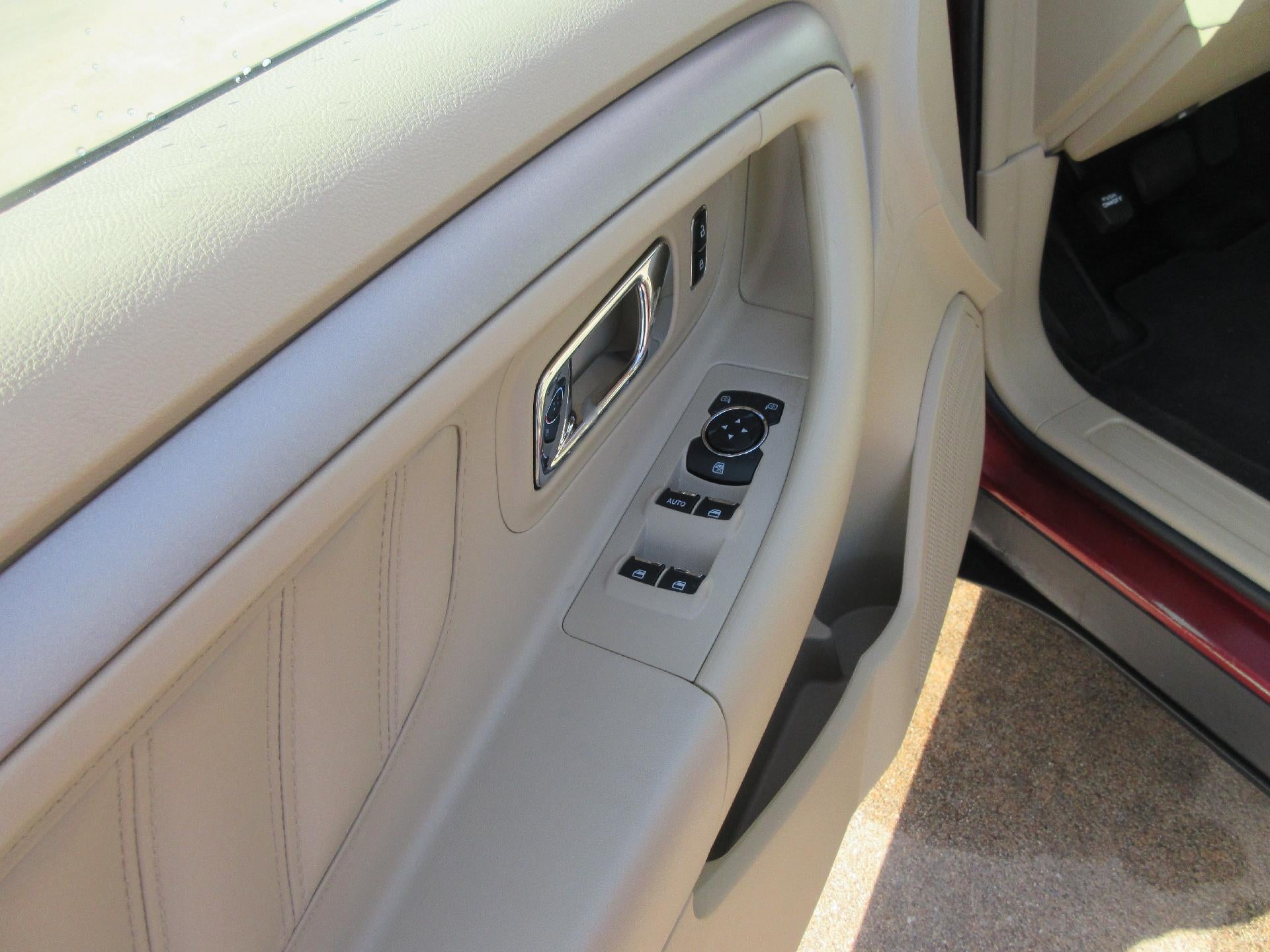 2015 Ford Taurus 4dr Sdn SEL FWD
