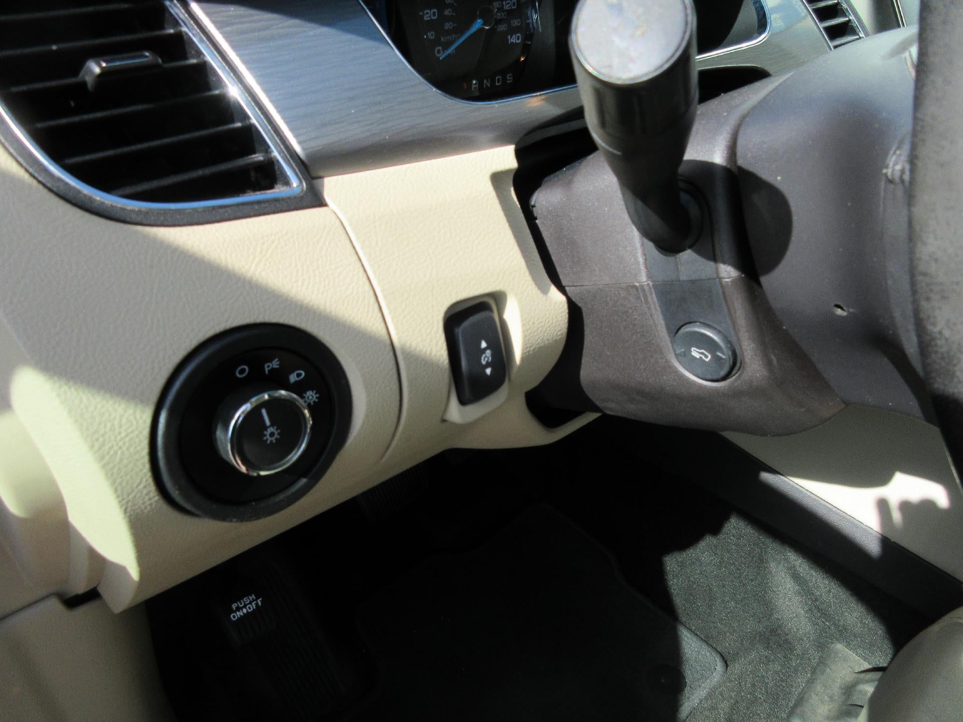 2015 Ford Taurus 4dr Sdn SEL FWD