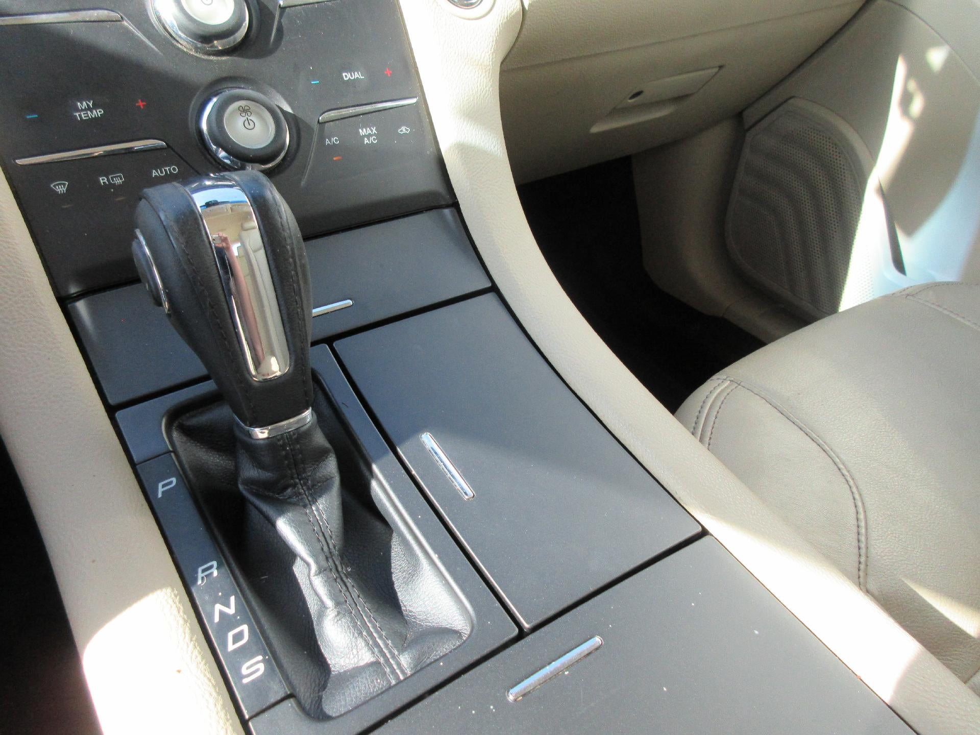 2015 Ford Taurus 4dr Sdn SEL FWD