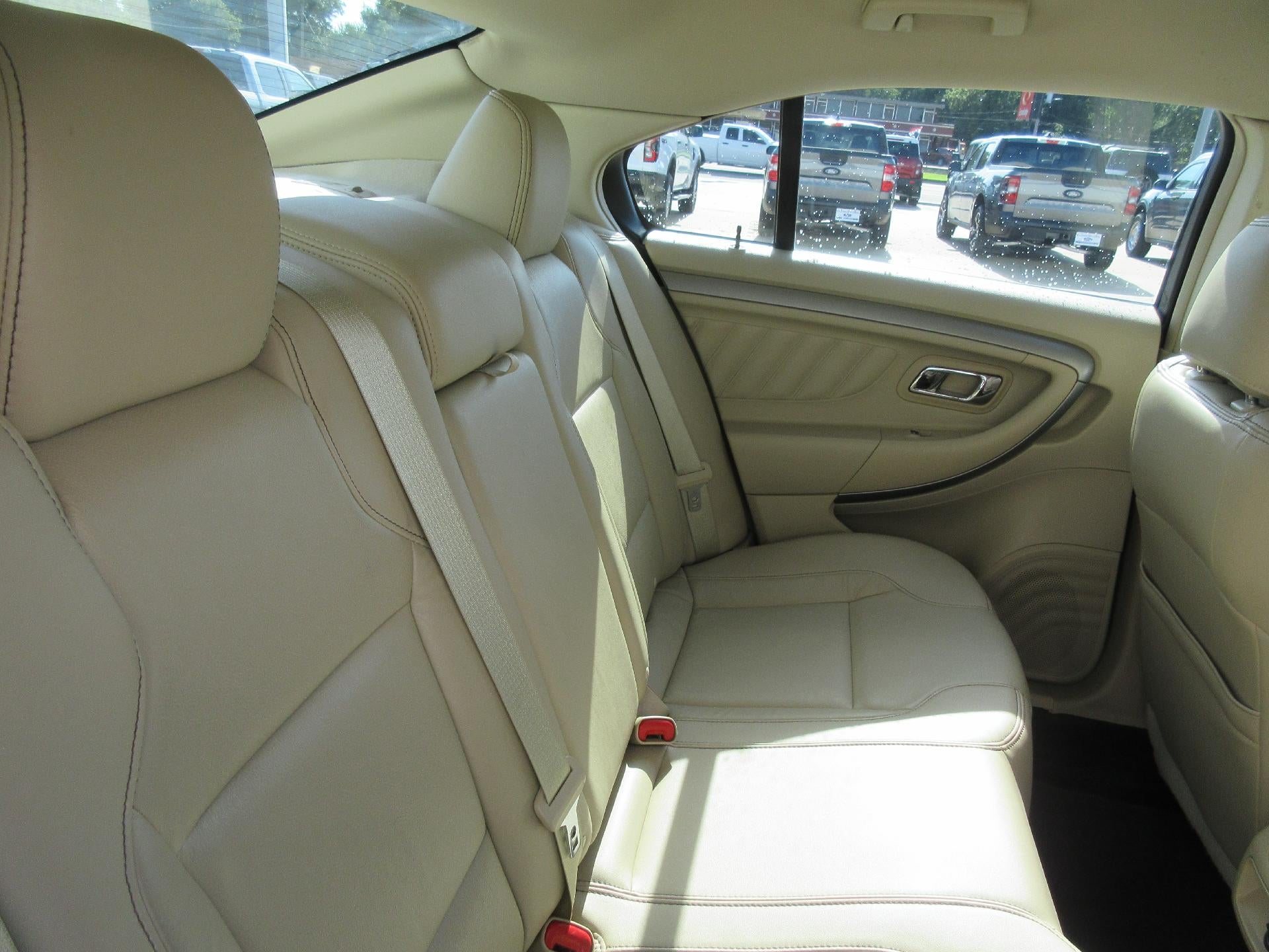 2015 Ford Taurus 4dr Sdn SEL FWD