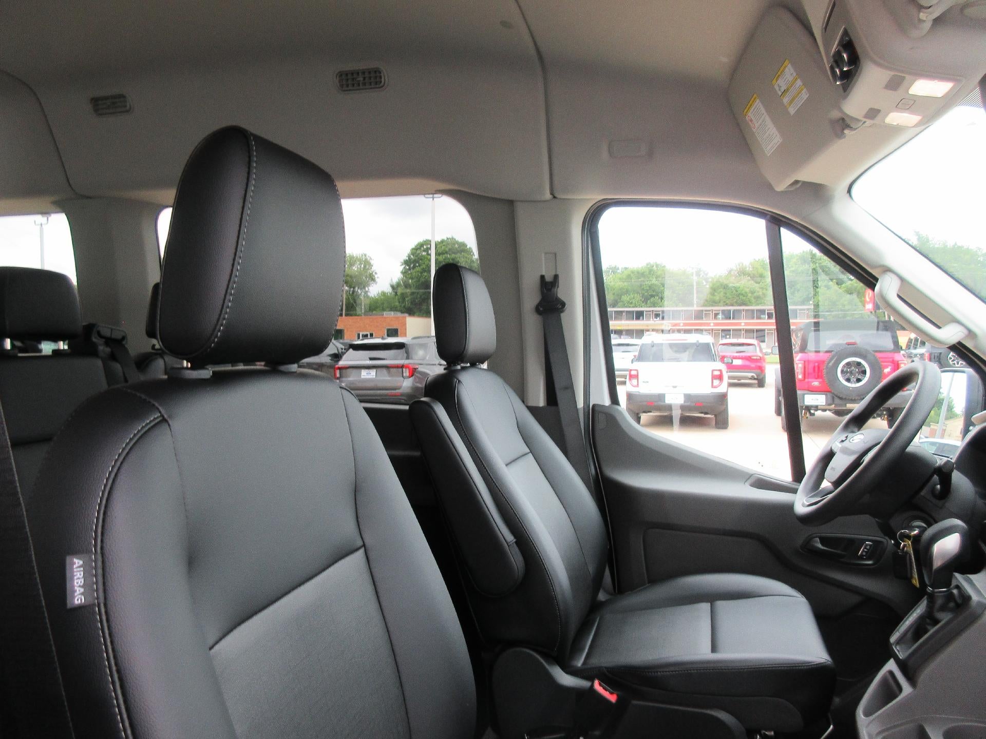 2025 Ford Transit Passenger Wagon T-350 148" Med Roof XL RWD