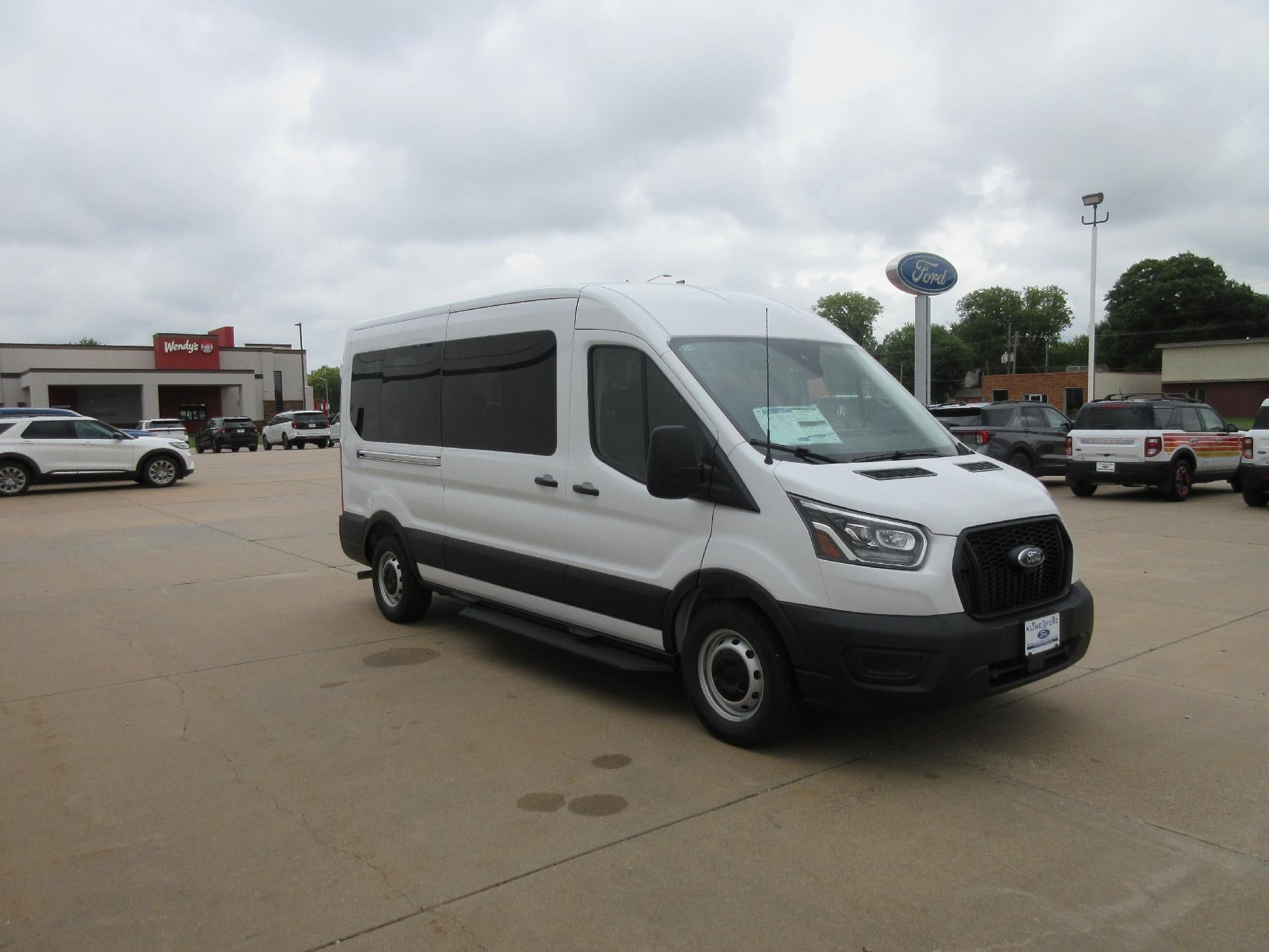 2025 Ford Transit Passenger Wagon T-350 148" Med Roof XL RWD