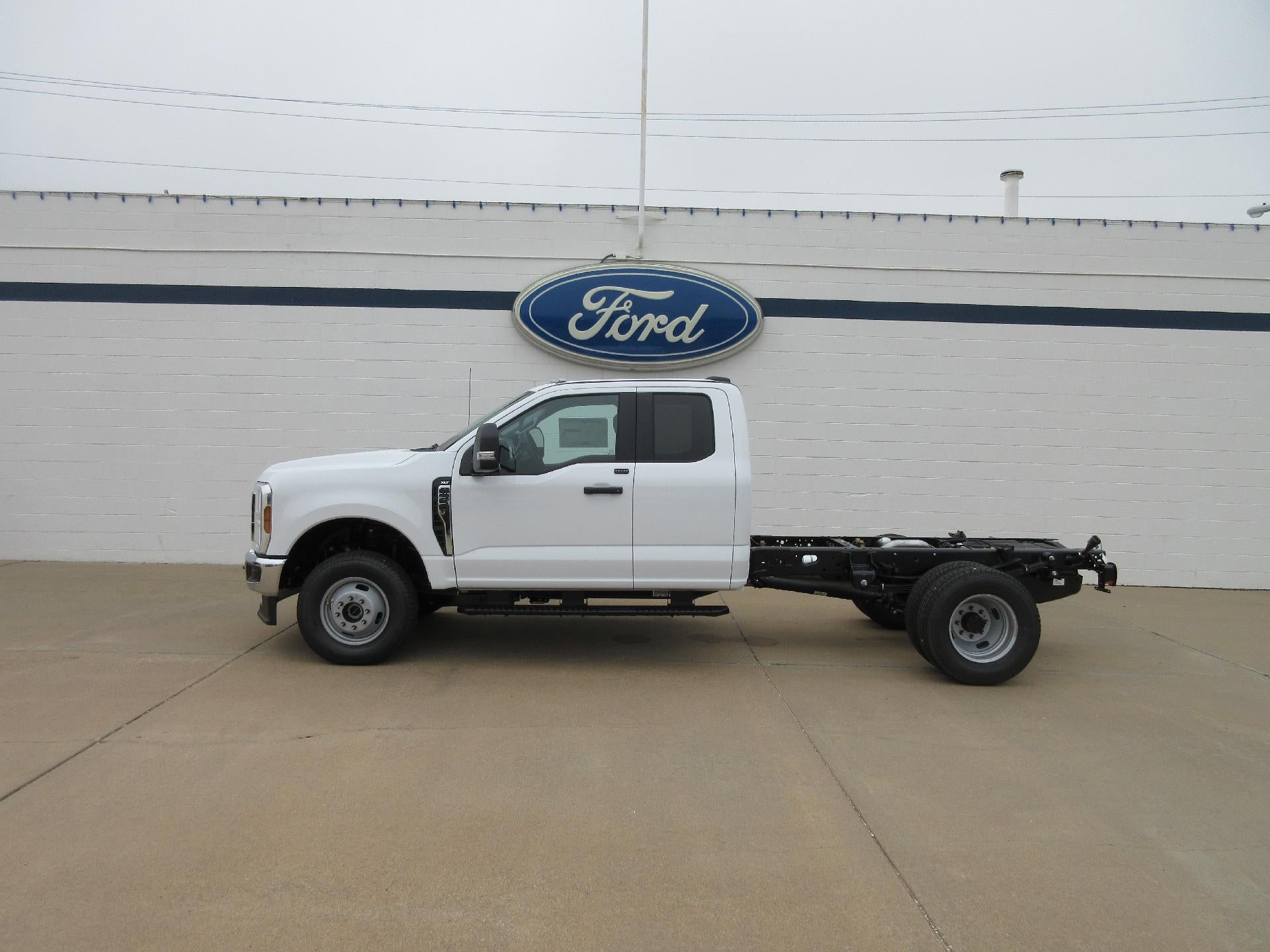 2026 Ford F-350 XLT 4x4 SuperCab 168-In DRW's photo