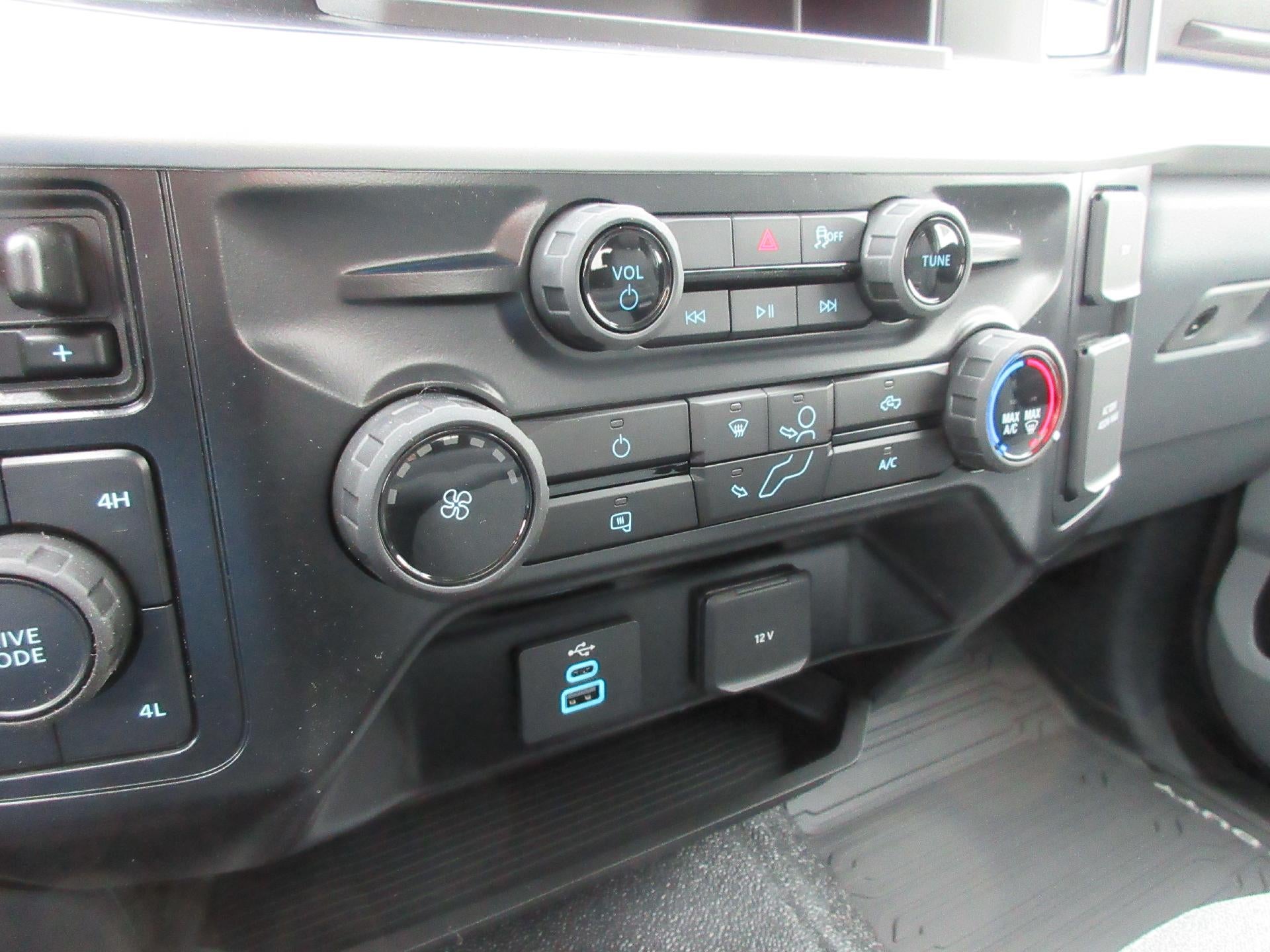 2026 Ford Super Duty F-350 DRW XL 4WD SuperCab 168" WB 60" CA