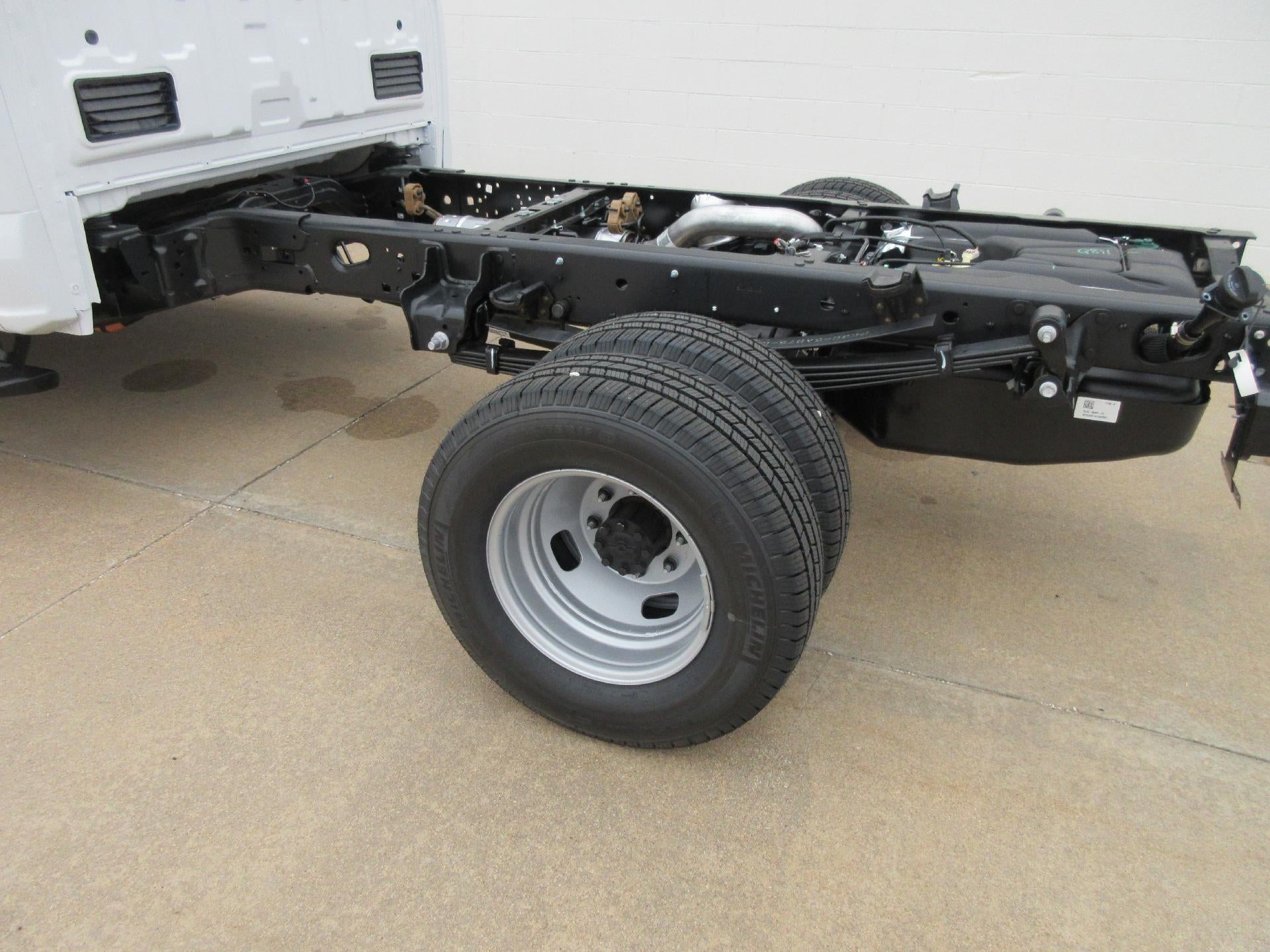 2026 Ford Super Duty F-350 DRW XL 4WD SuperCab 168" WB 60" CA