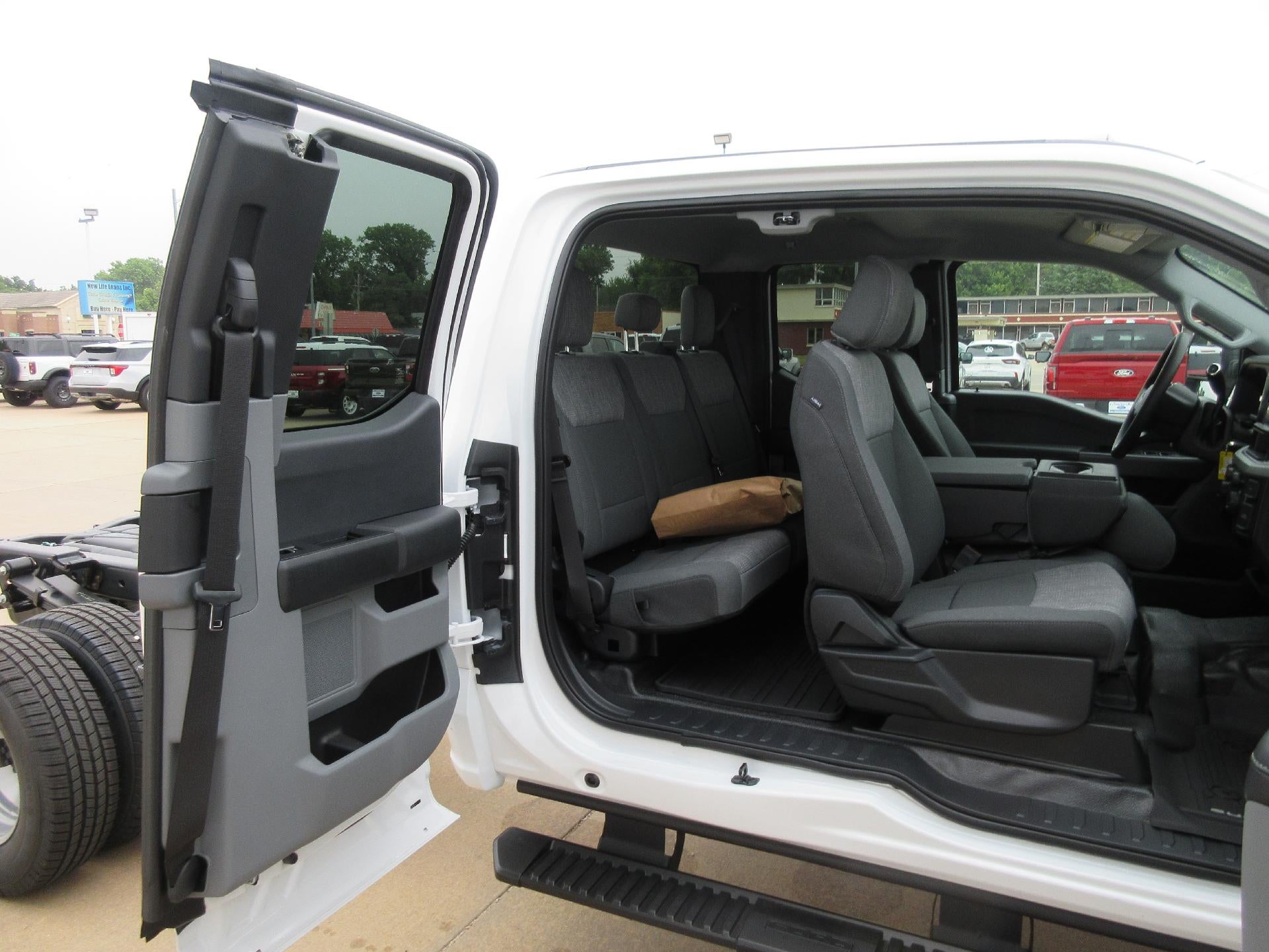 2026 Ford Super Duty F-350 DRW XL 4WD SuperCab 168" WB 60" CA