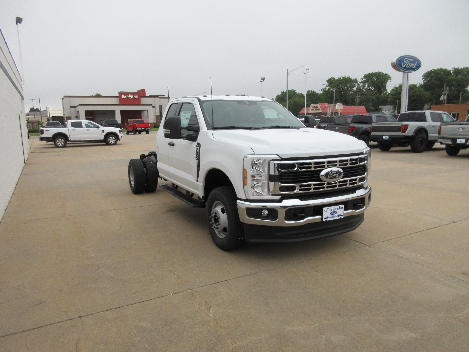 2026 Ford Super Duty F-350 DRW XL 4WD SuperCab 168" WB 60" CA