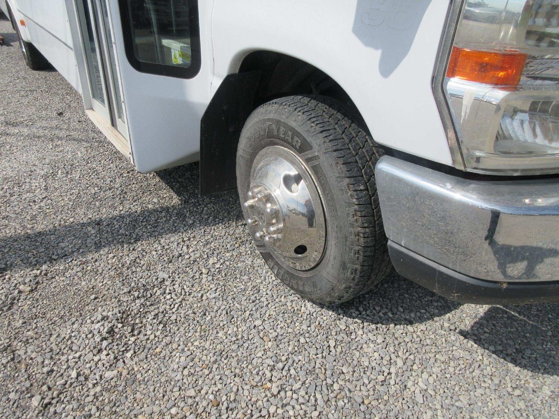 2017 Ford E-Series Cutaway E-450 DRW 158" WB