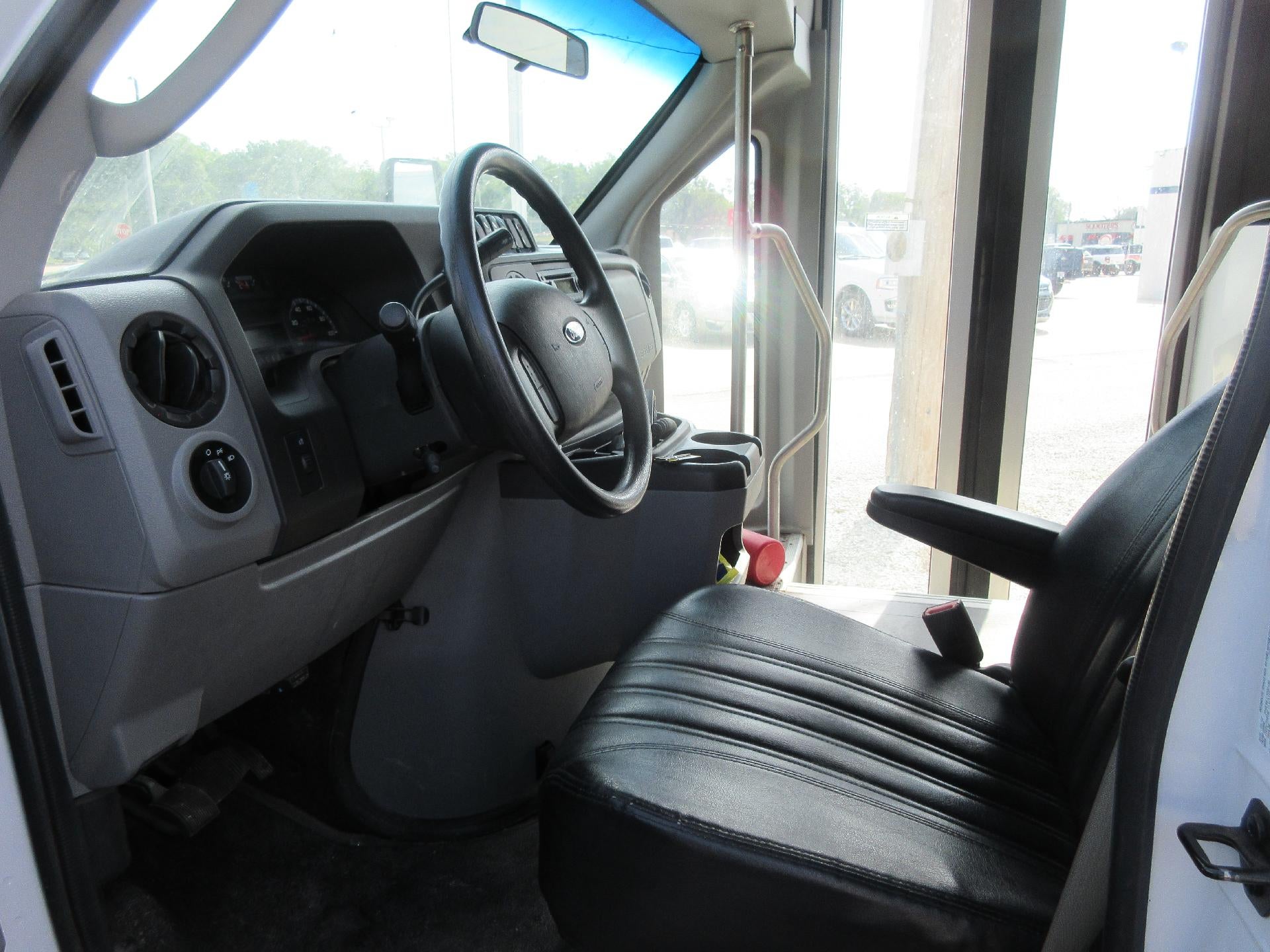 2017 Ford E-Series Cutaway E-450 DRW 158" WB