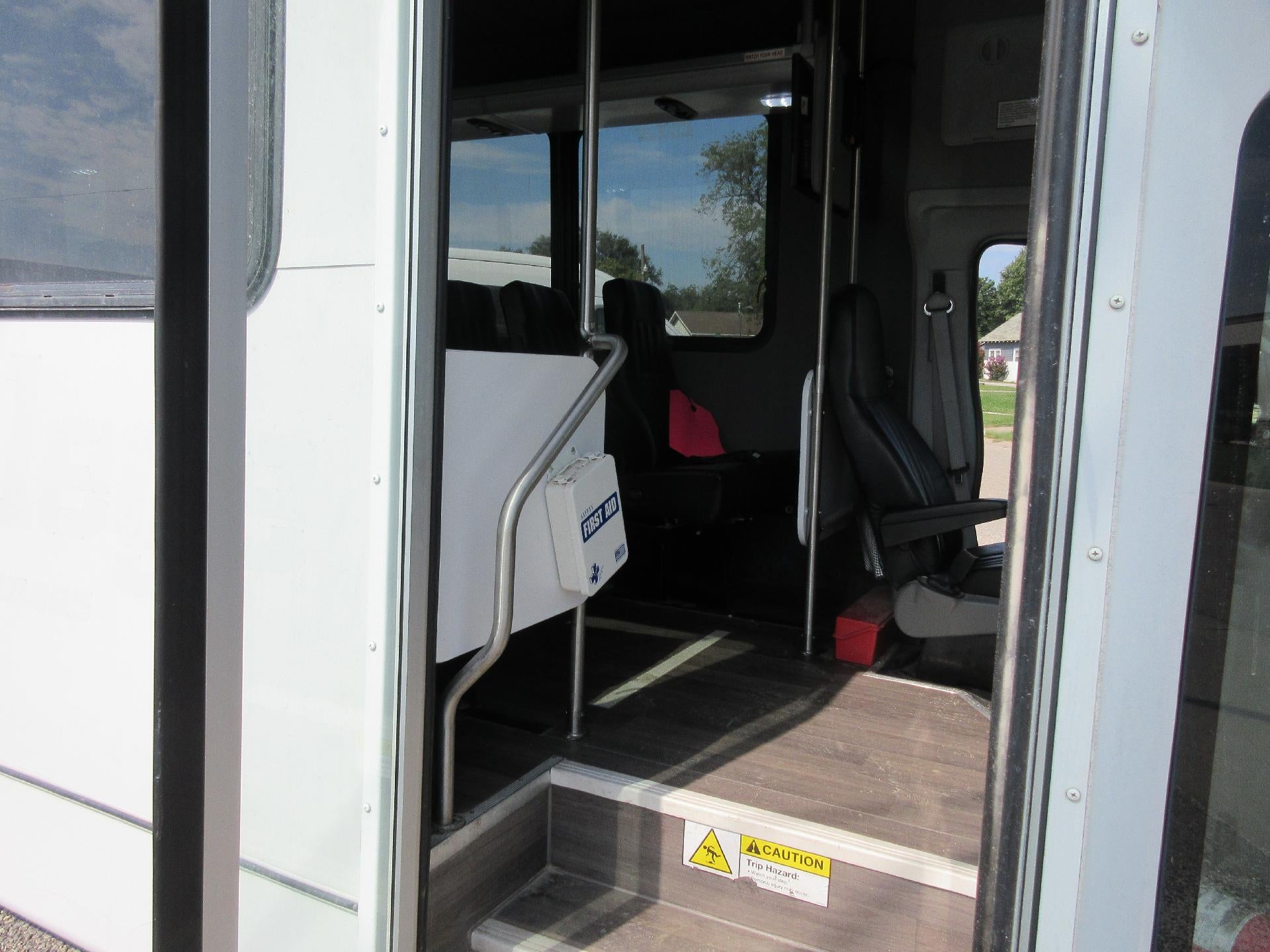 2017 Ford E-Series Cutaway E-450 DRW 158" WB