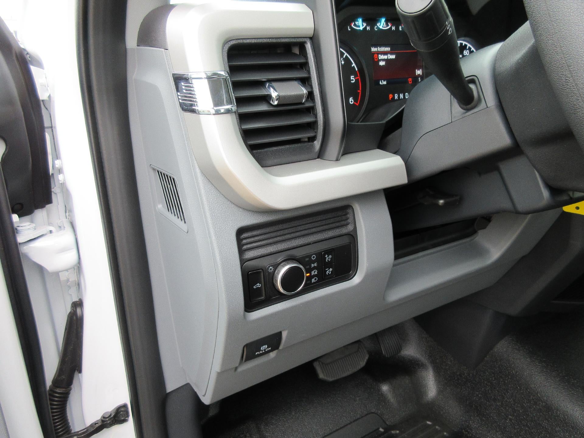 2026 Ford Super Duty F-350 DRW XL 4WD Reg Cab 169" WB 84" CA