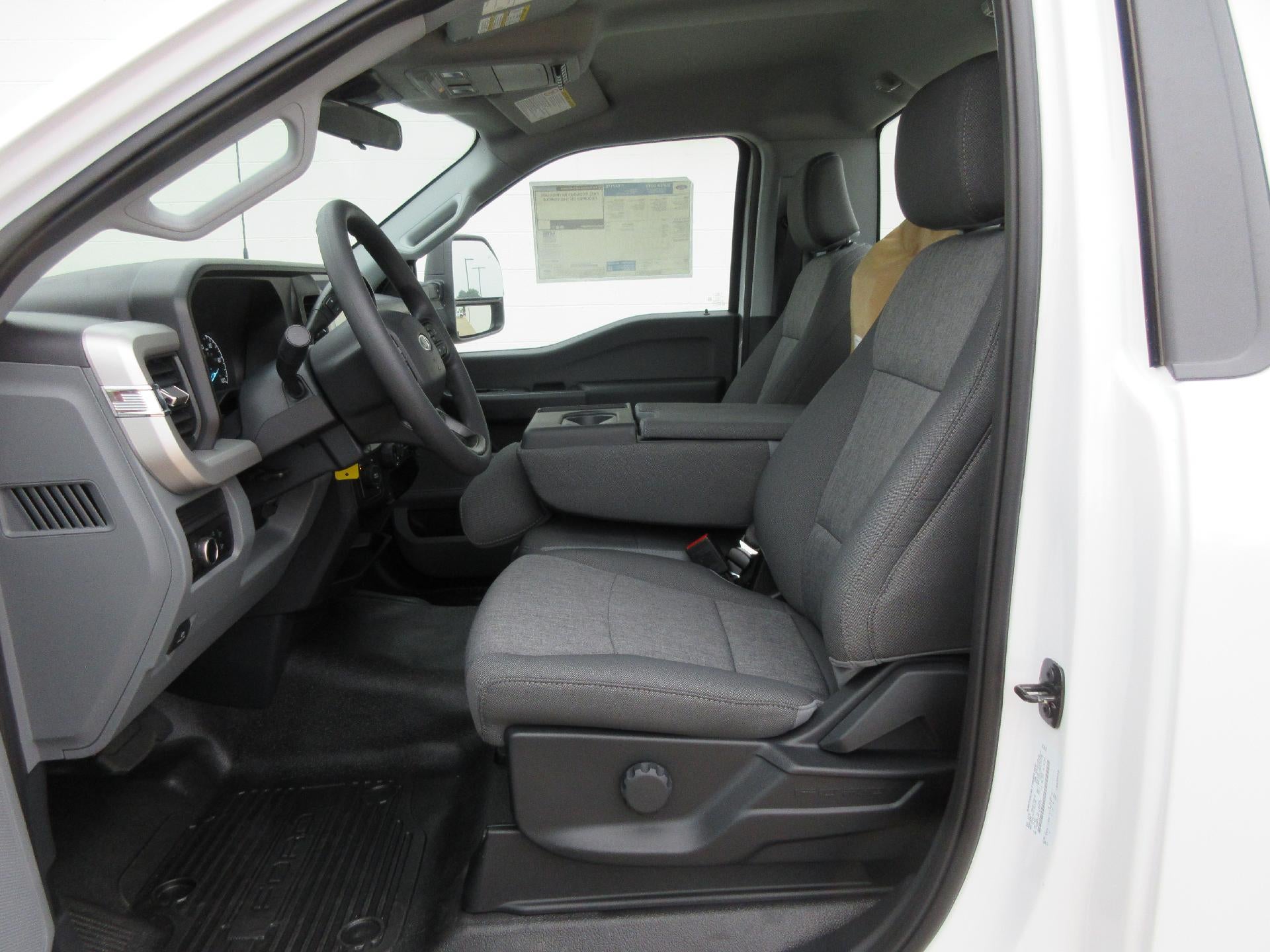 2026 Ford Super Duty F-350 DRW XL 4WD Reg Cab 169" WB 84" CA