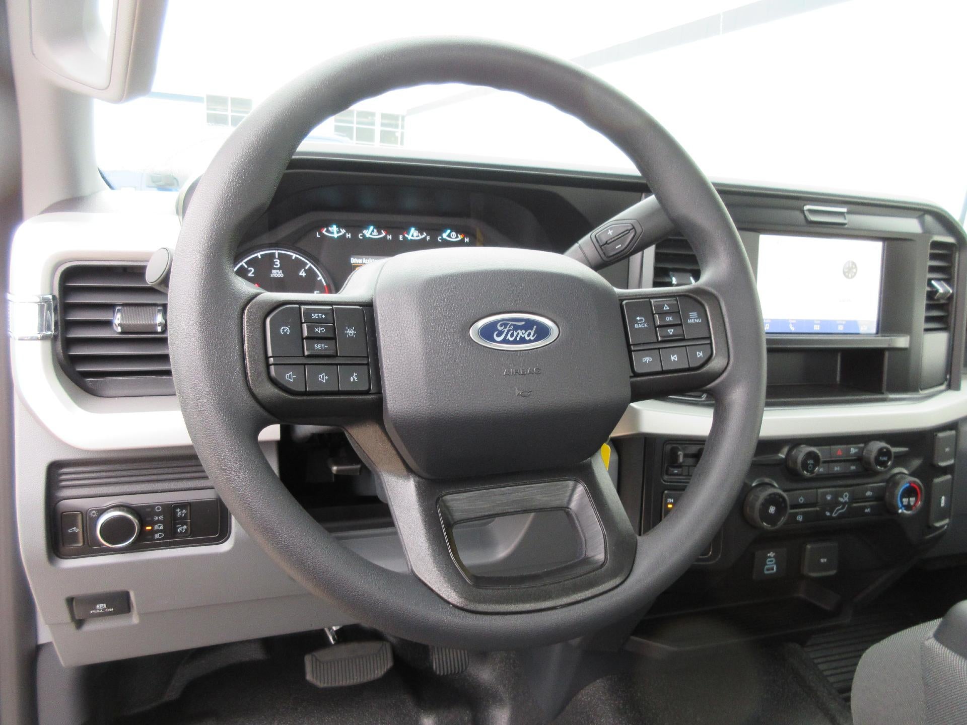 2026 Ford Super Duty F-350 DRW XL 4WD Reg Cab 169" WB 84" CA