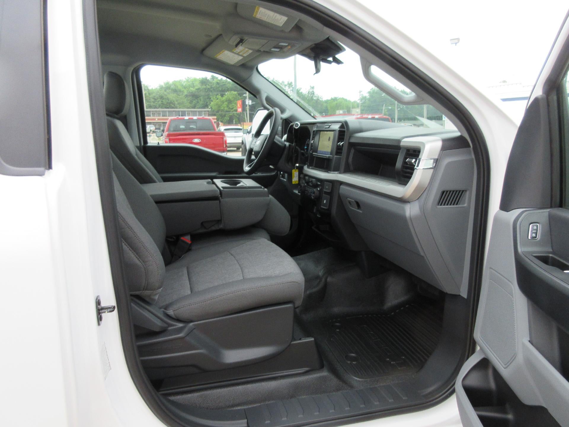 2026 Ford Super Duty F-350 DRW XL 4WD Reg Cab 169" WB 84" CA