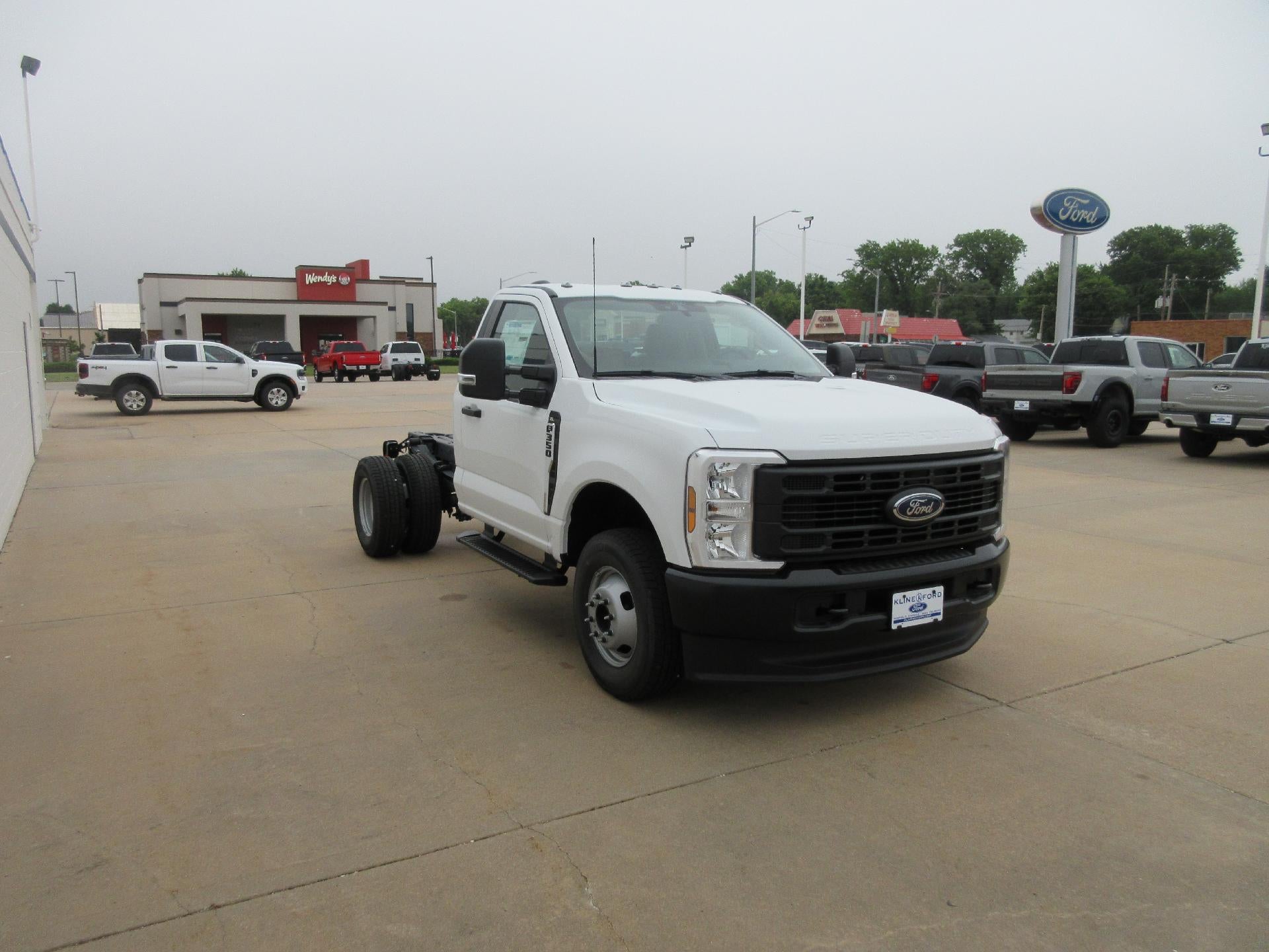 2026 Ford Super Duty F-350 DRW XL 4WD Reg Cab 169" WB 84" CA