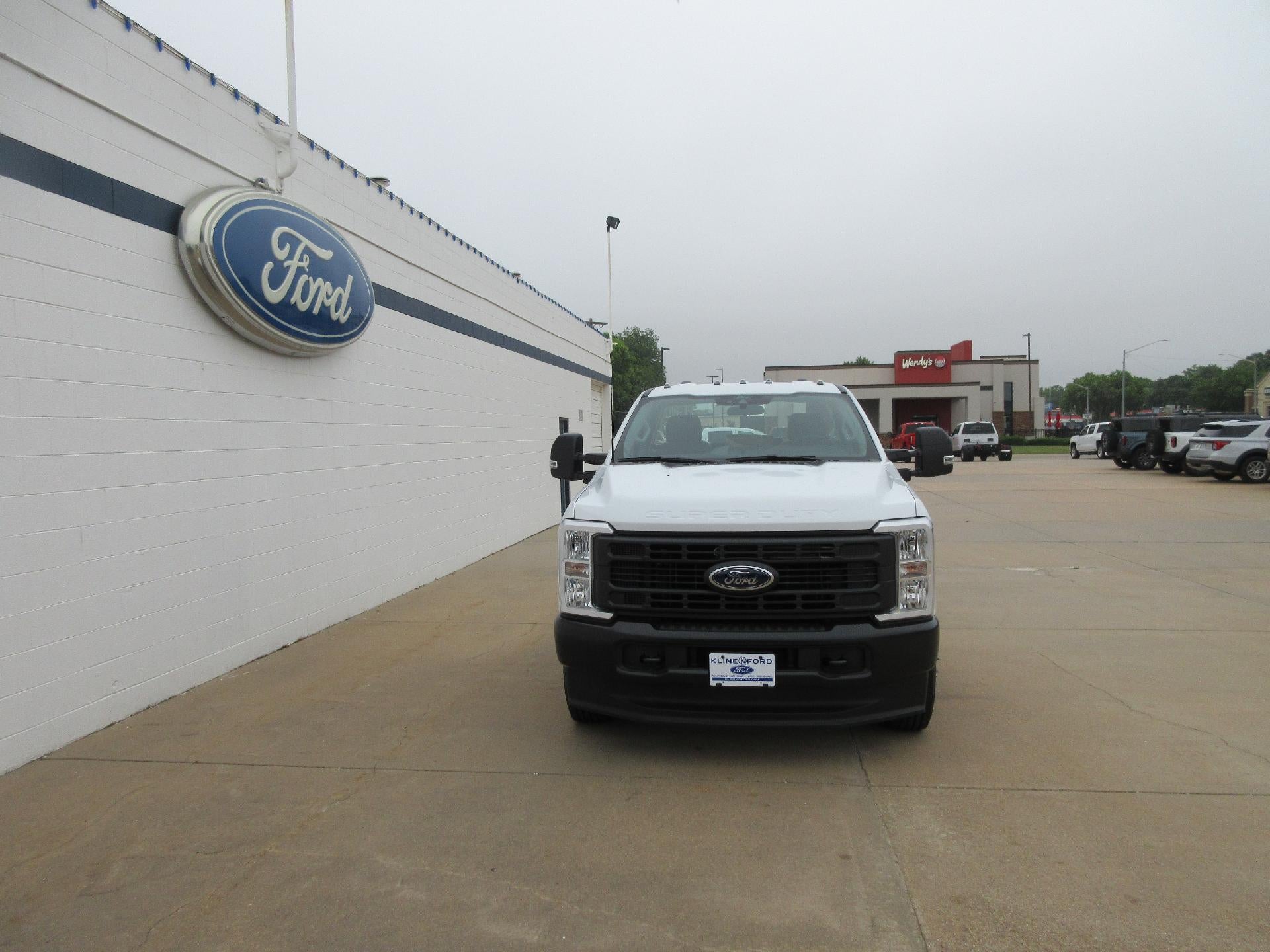 2026 Ford Super Duty F-350 DRW XL 4WD Reg Cab 169" WB 84" CA