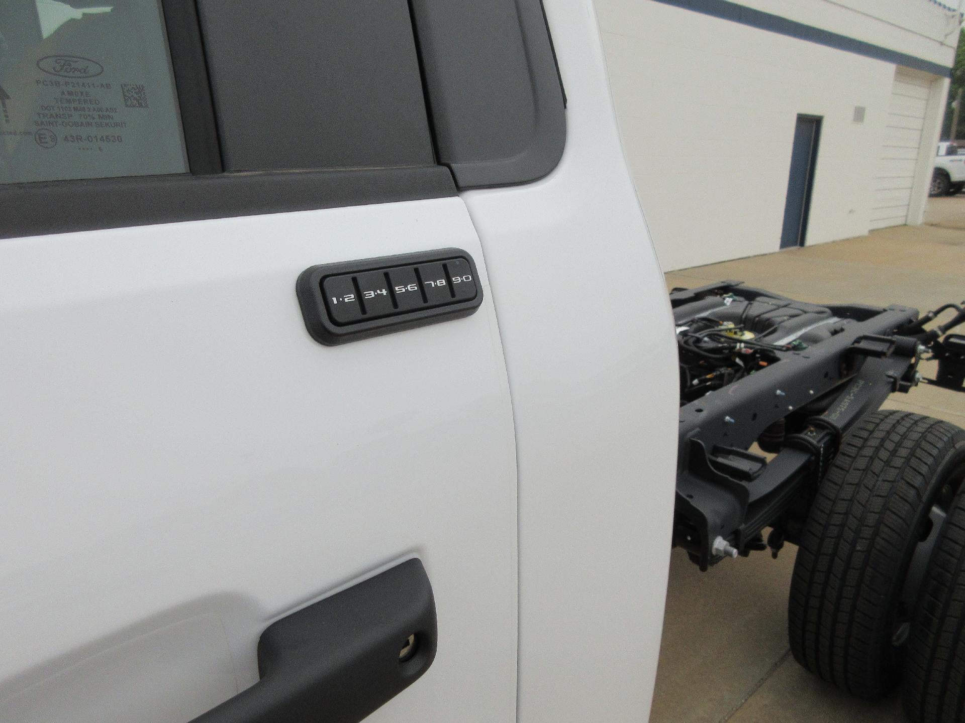 2026 Ford Super Duty F-350 DRW XL 4WD Reg Cab 169" WB 84" CA