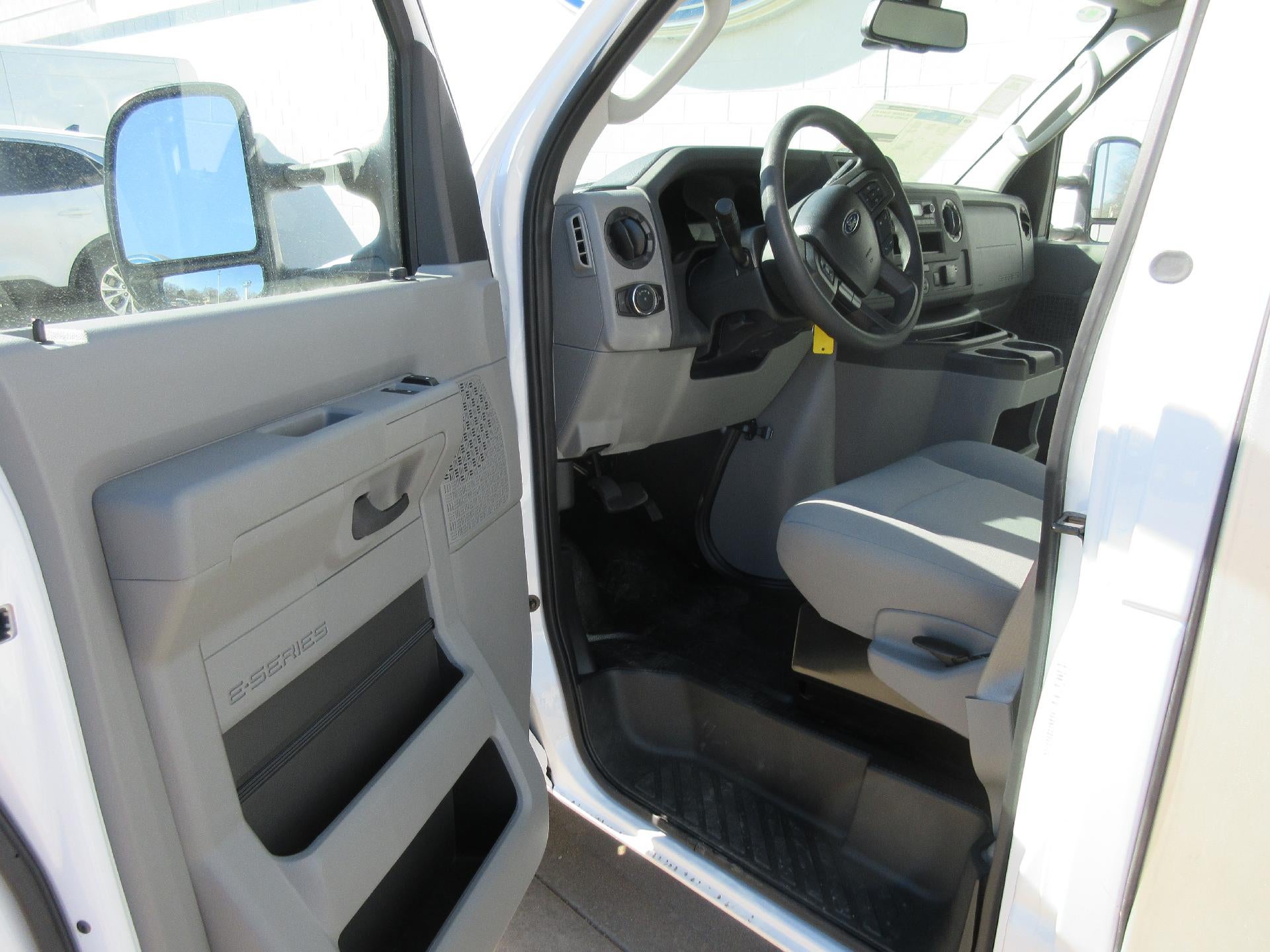 2026 Ford E-Series Cutaway E-350 SRW 138" WB