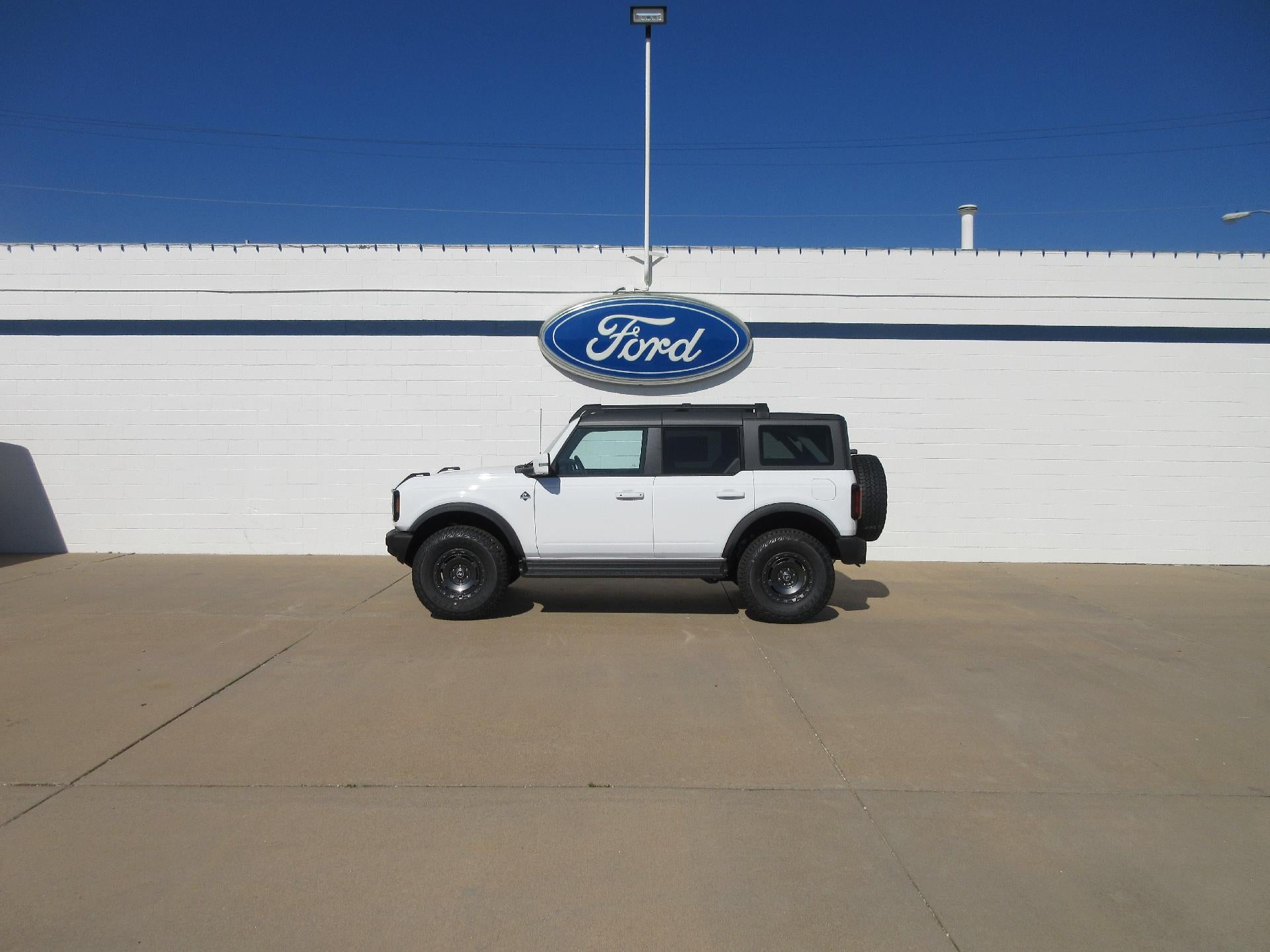 2025 Ford Bronco Outer Banks 4 Door 4x4