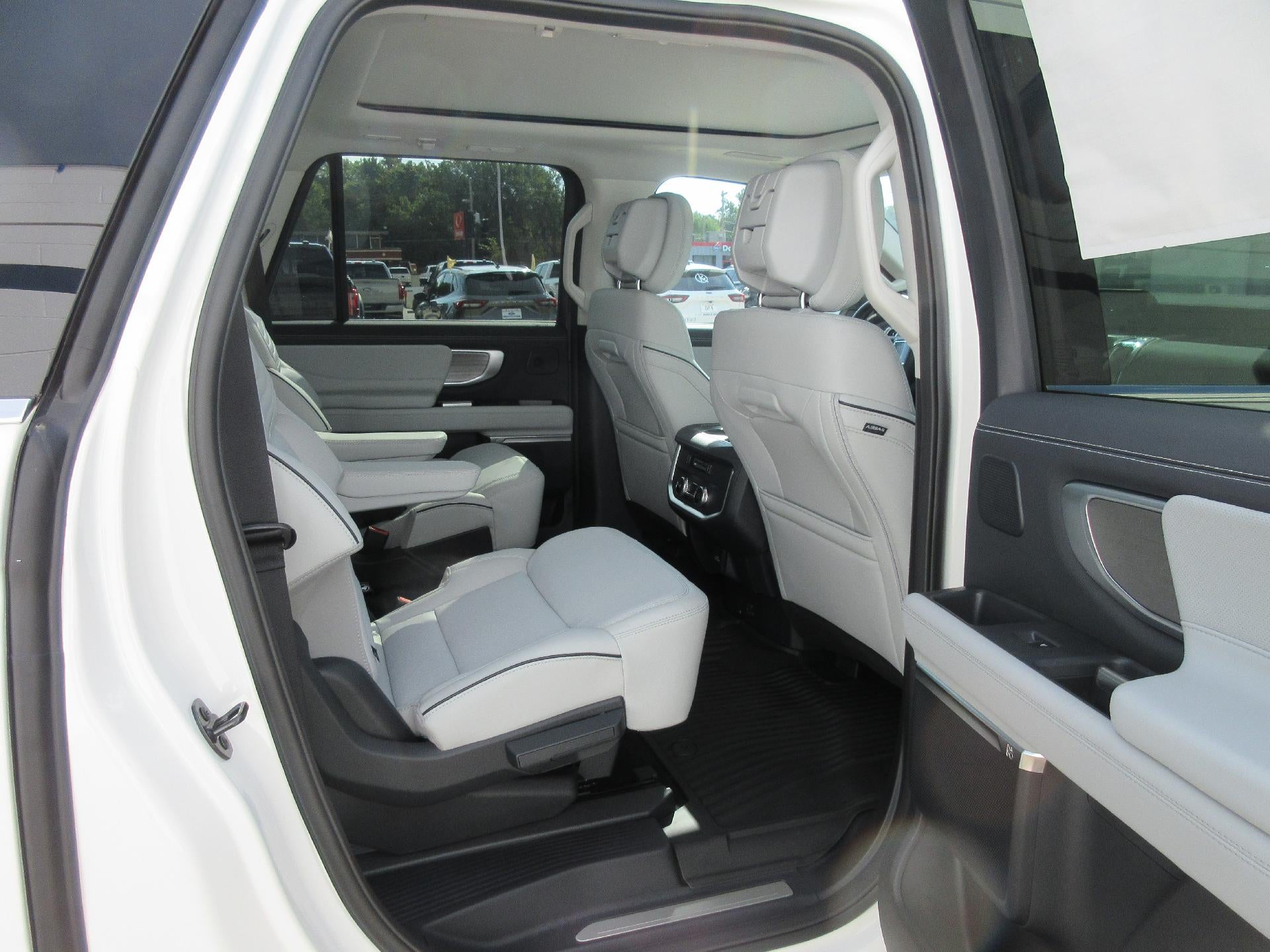 2027 Ford Expedition Max Platinum 4x4