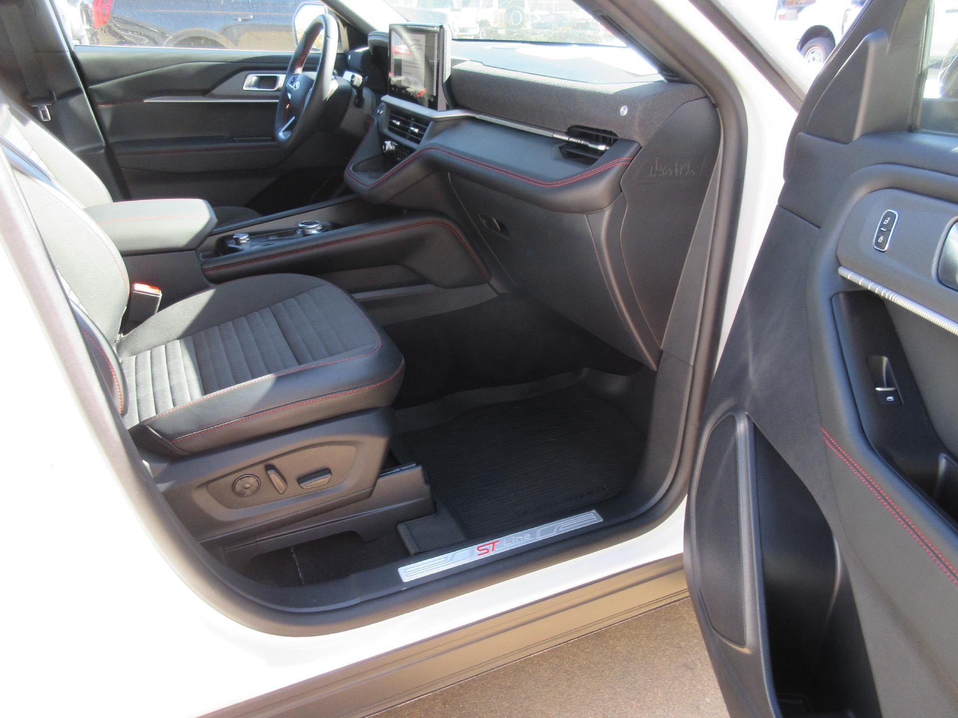 2025 Ford Explorer ST-Line 4WD