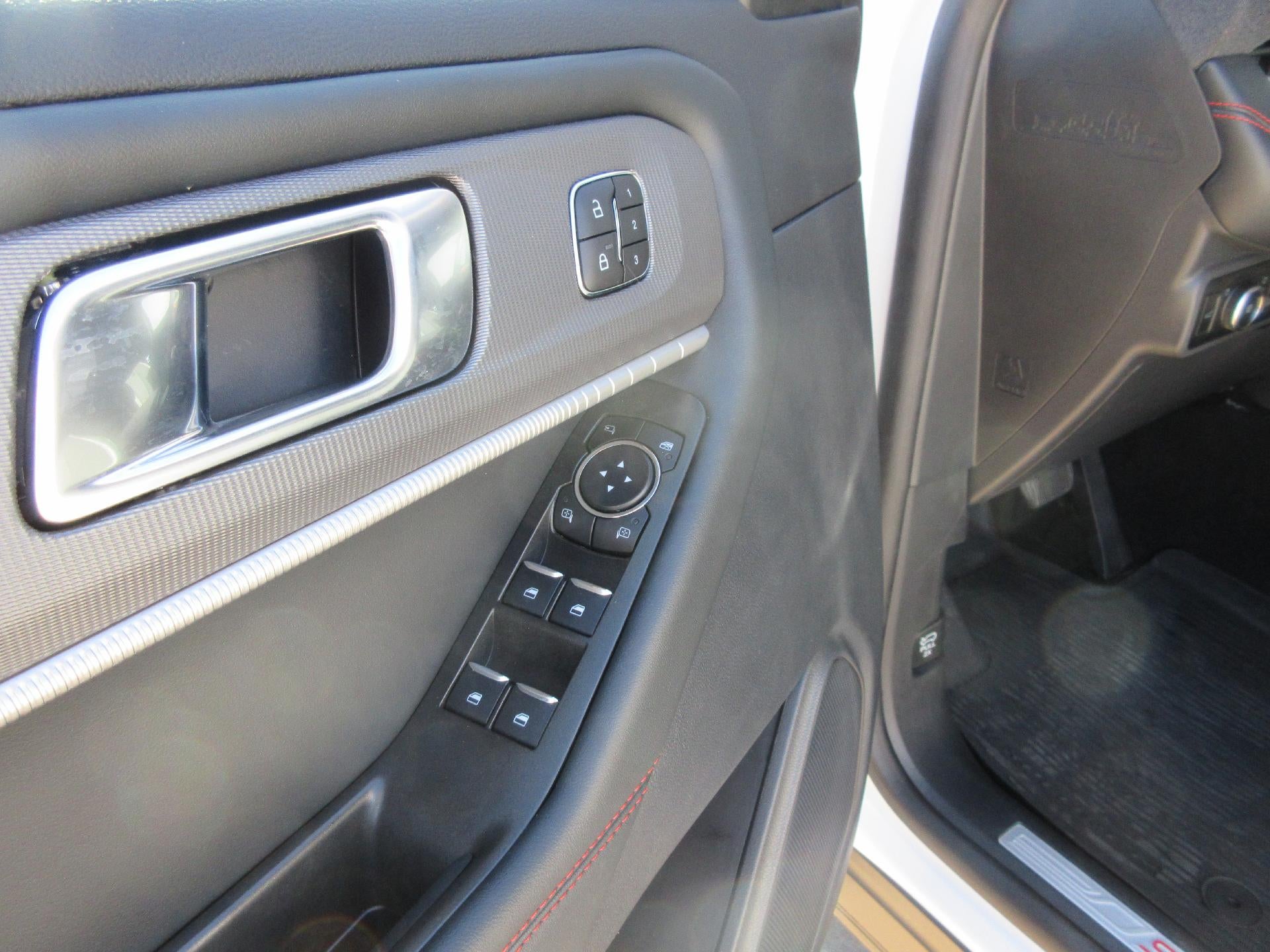 2025 Ford Explorer ST-Line 4WD