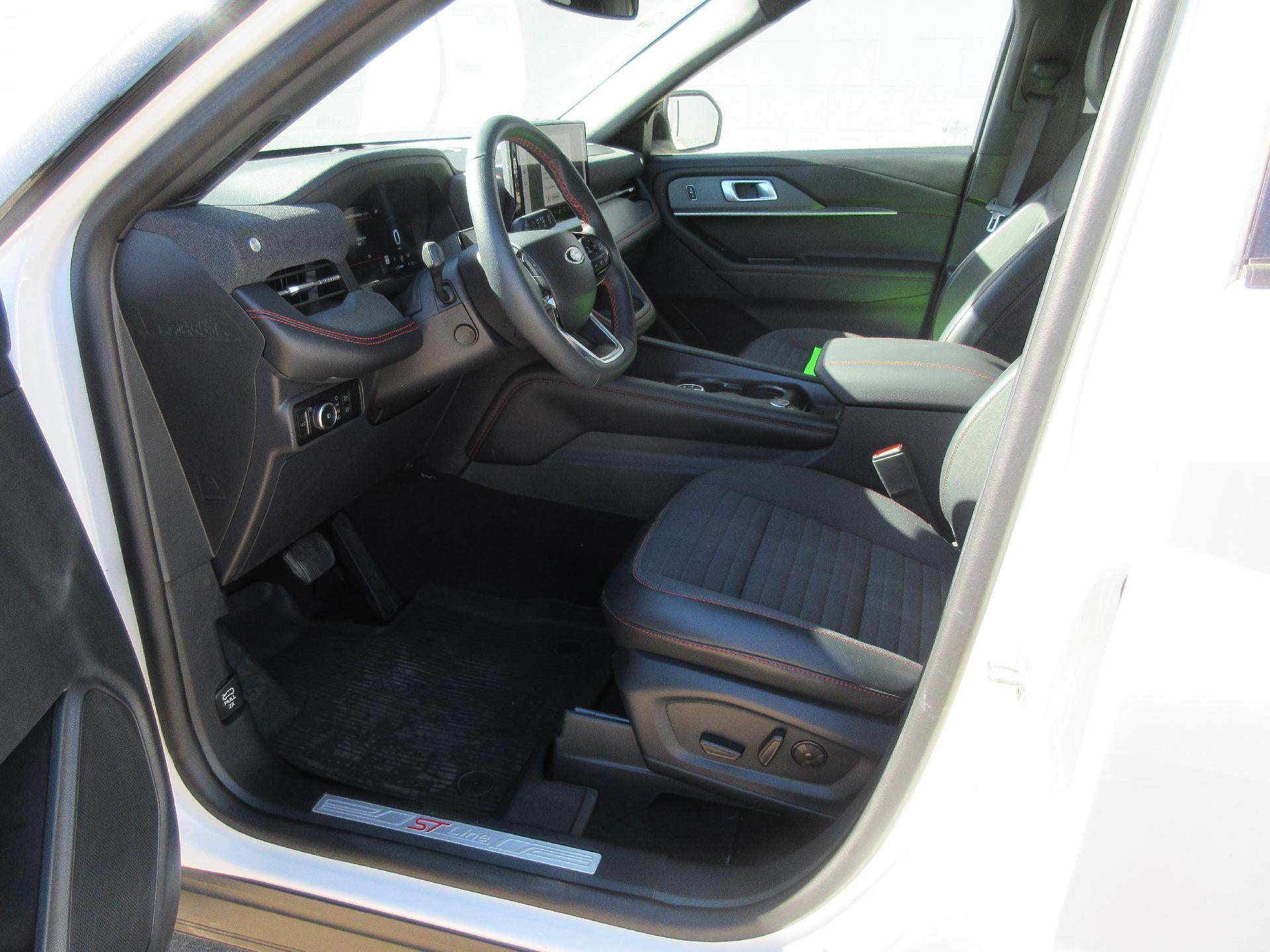 2025 Ford Explorer ST-Line 4WD