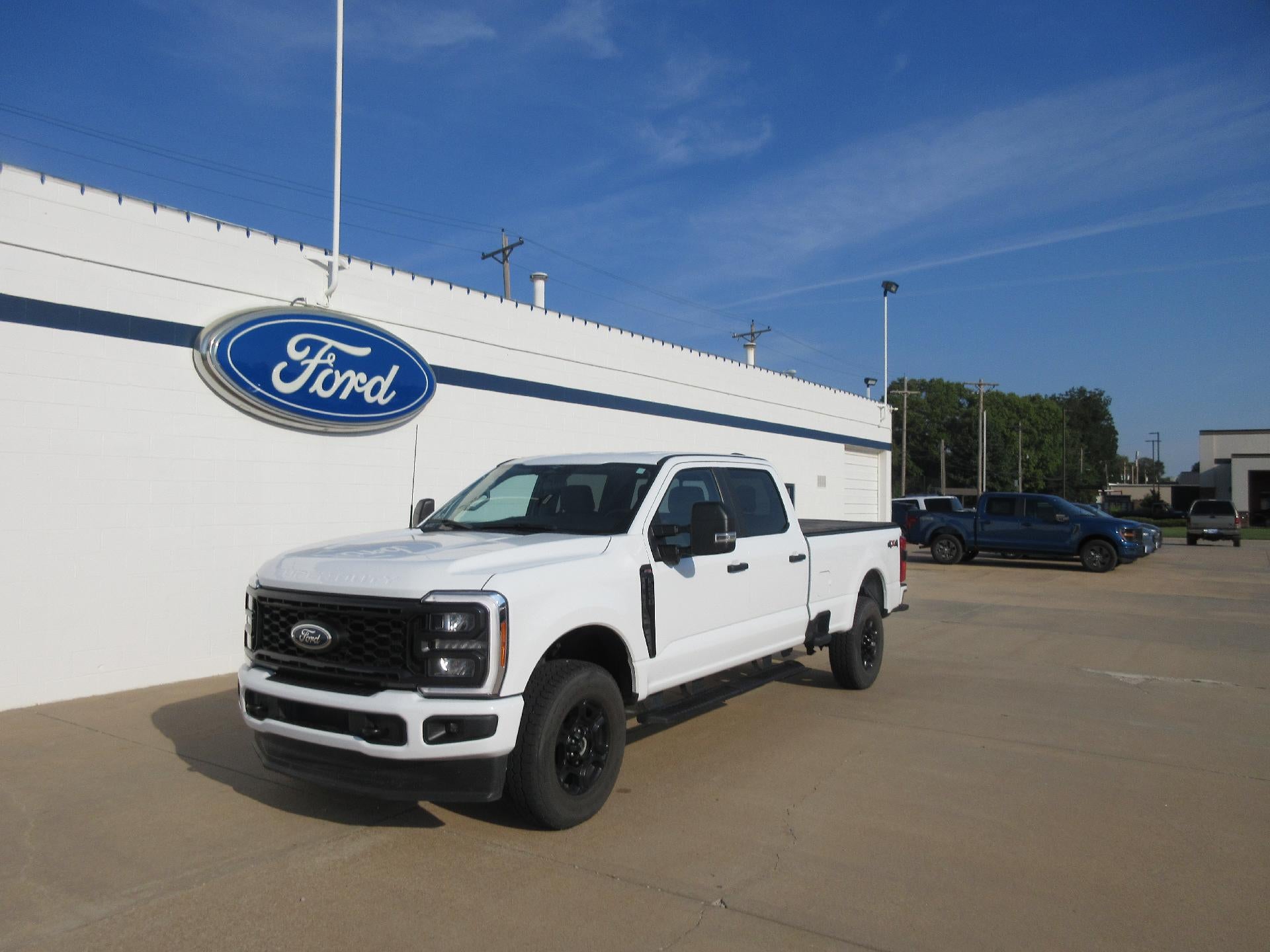 2023 Ford Super Duty F-250 SRW XL 4WD Crew Cab 8' Box
