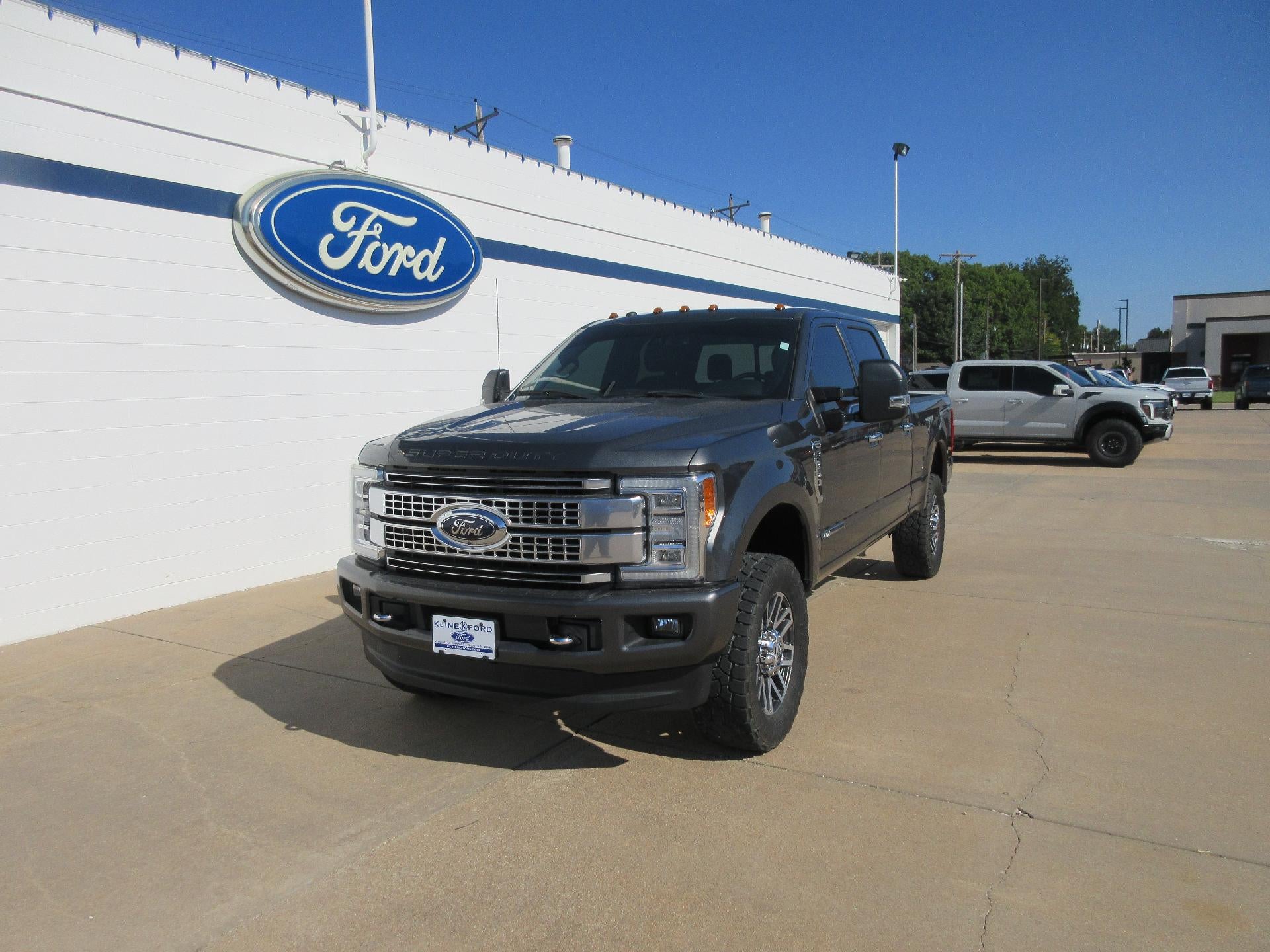 2018 Ford Super Duty F-350 SRW Platinum 4WD Crew Cab 6.75' Box