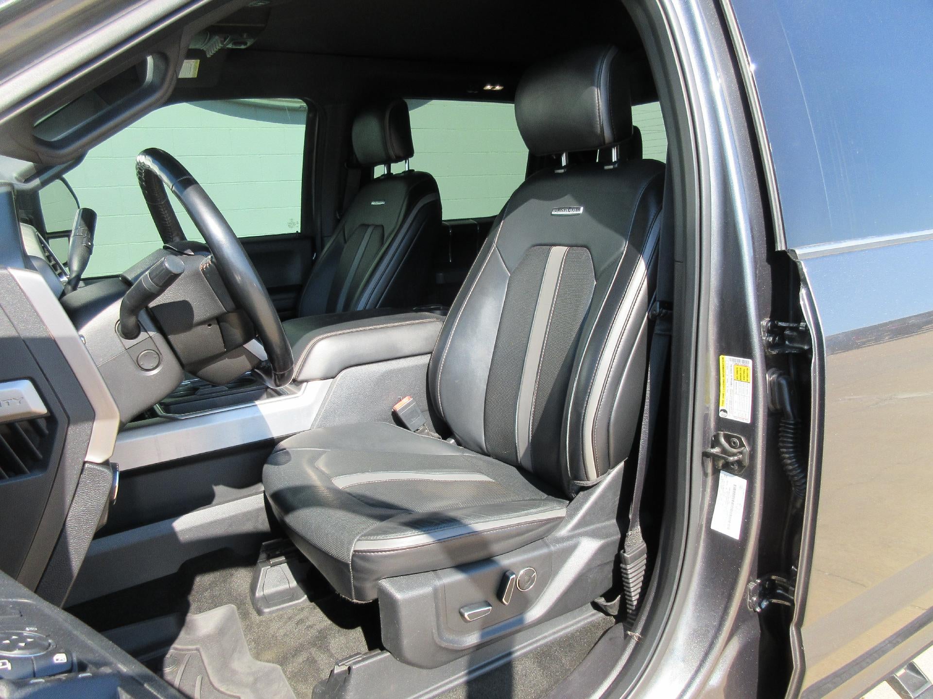 2018 Ford Super Duty F-350 SRW Platinum 4WD Crew Cab 6.75' Box