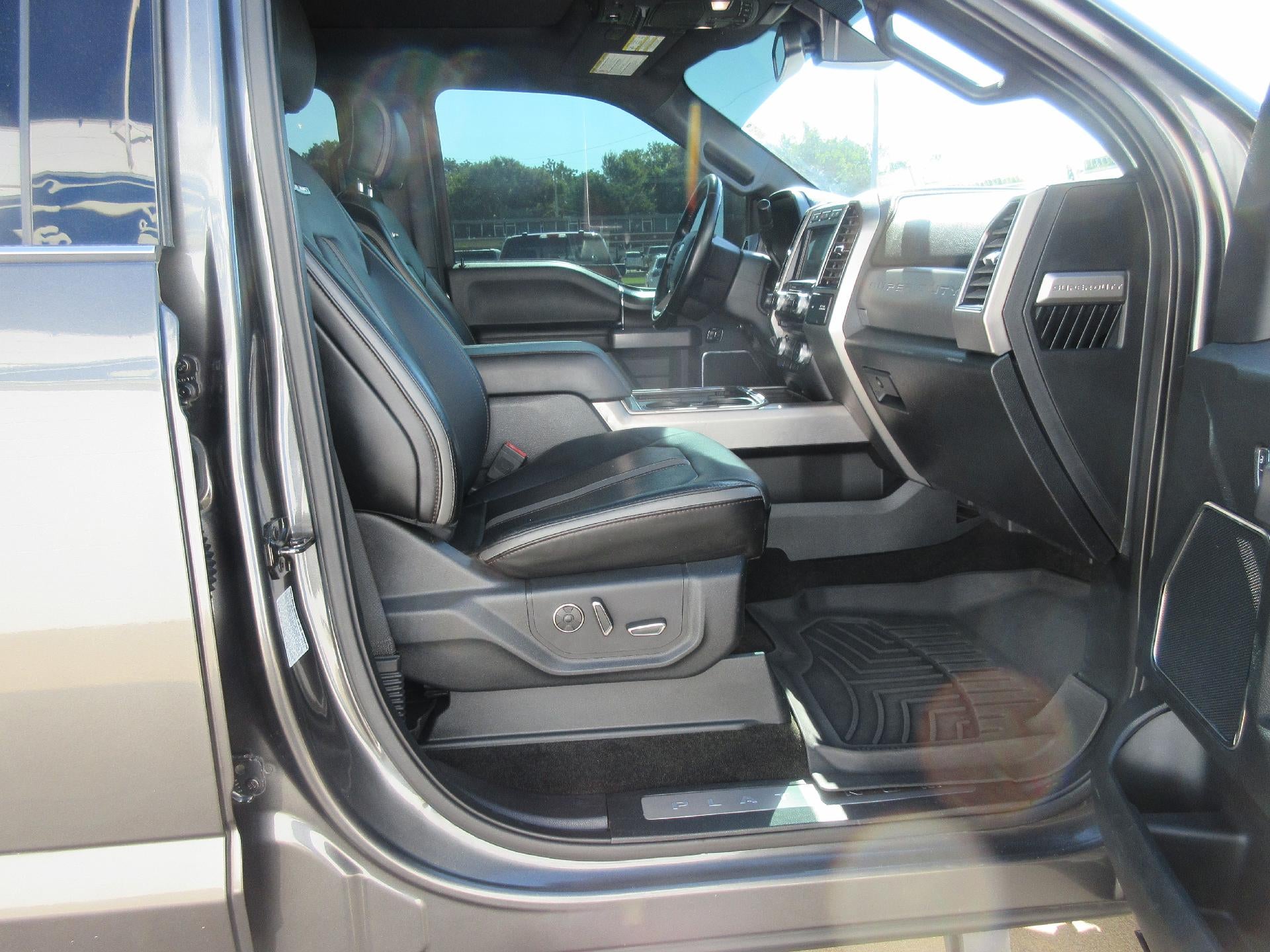 2018 Ford Super Duty F-350 SRW Platinum 4WD Crew Cab 6.75' Box