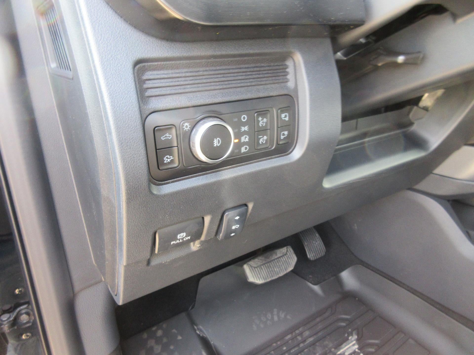 2026 Ford Super Duty F-350 SRW XL 4WD Crew Cab 6.75' Box