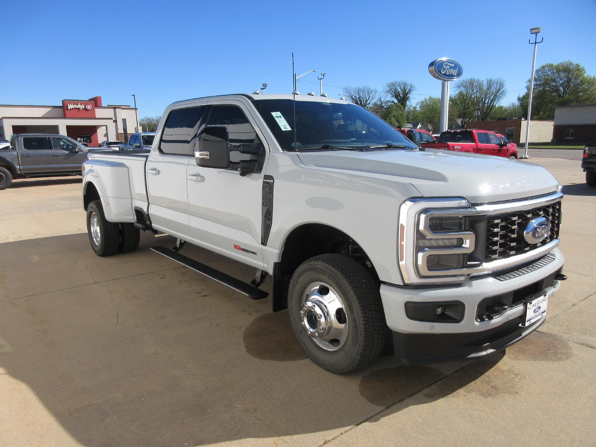 2026 Ford Super Duty F-350 DRW Platinum 4WD Crew Cab 8' Box