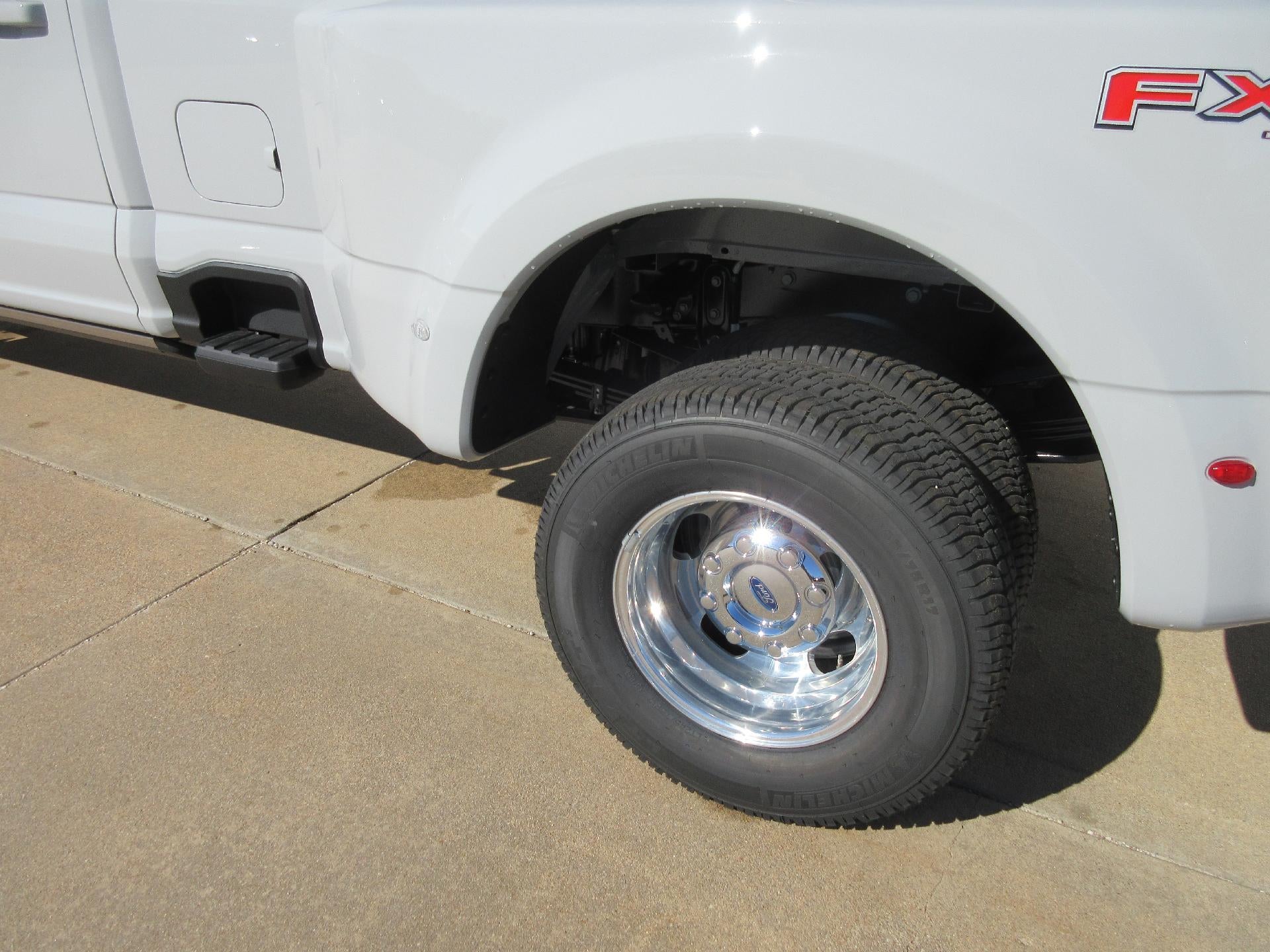 2026 Ford Super Duty F-350 DRW Platinum 4WD Crew Cab 8' Box
