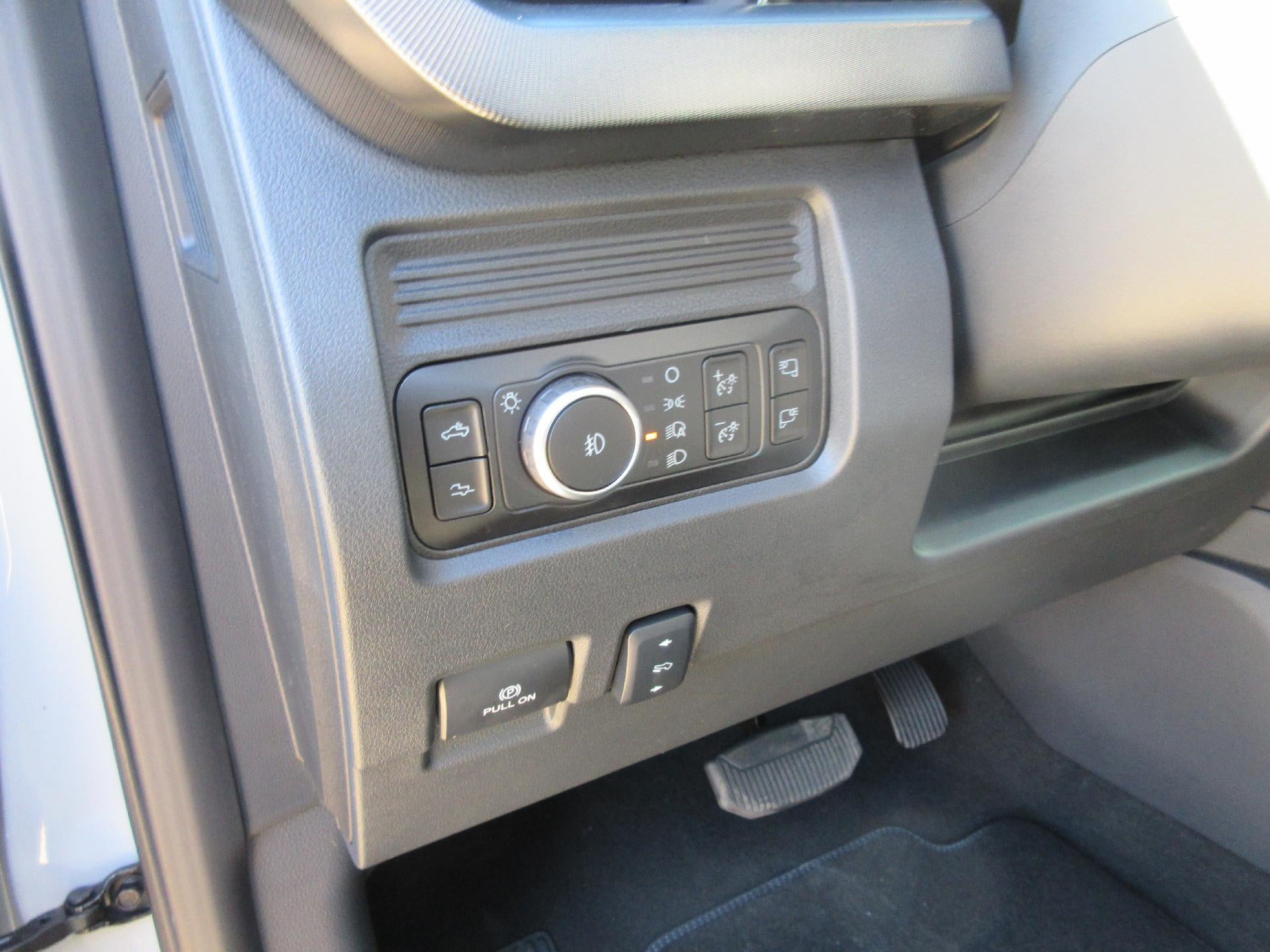 2026 Ford Super Duty F-350 DRW Platinum 4WD Crew Cab 8' Box
