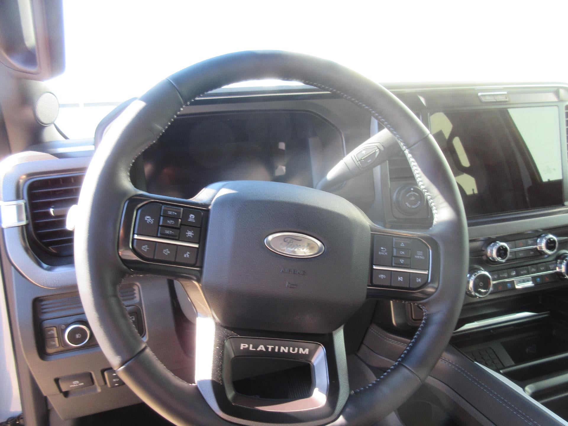 2026 Ford Super Duty F-350 DRW Platinum 4WD Crew Cab 8' Box