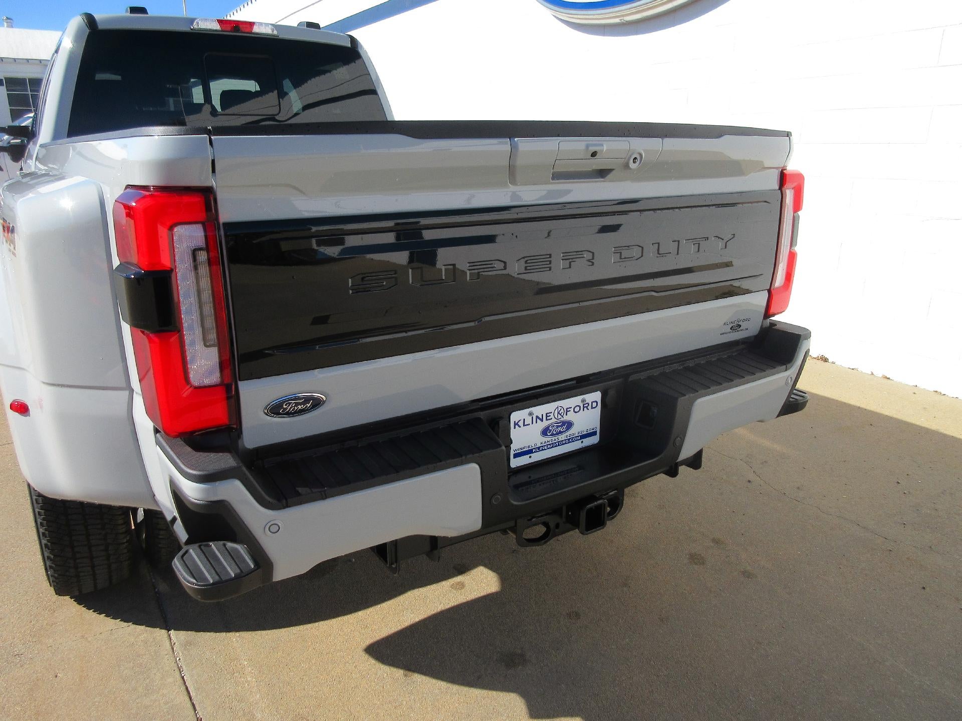 2026 Ford Super Duty F-350 DRW Platinum 4WD Crew Cab 8' Box