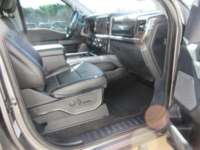 2024 Ford Super Duty F-350 DRW LARIAT 4WD Crew Cab 8' Box