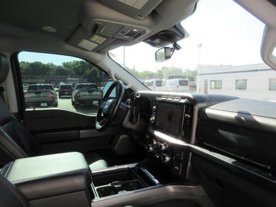 2024 Ford Super Duty F-350 DRW LARIAT 4WD Crew Cab 8' Box
