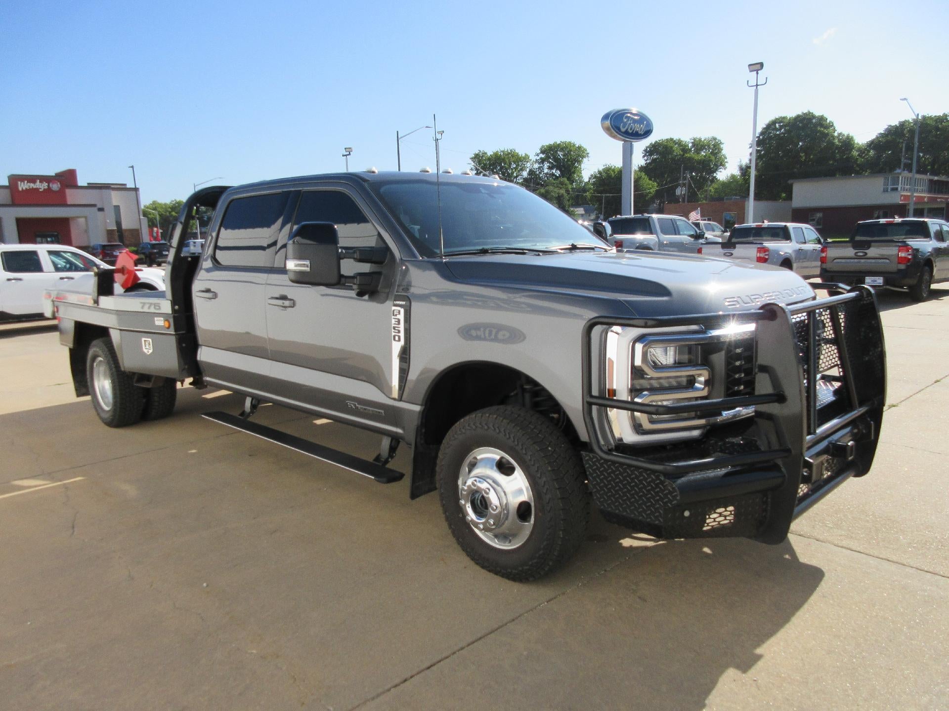 2024 Ford Super Duty F-350 DRW LARIAT 4WD Crew Cab 8' Box