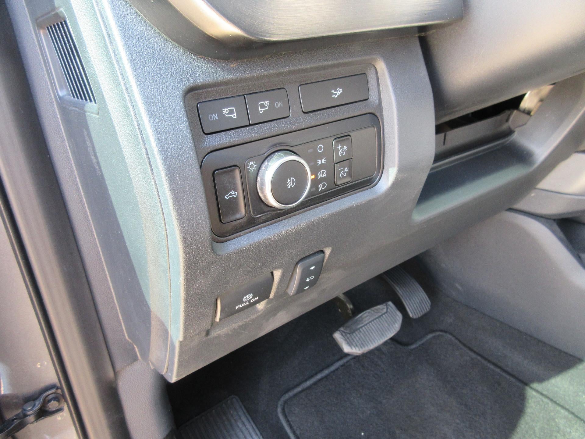 2024 Ford Super Duty F-350 DRW LARIAT 4WD Crew Cab 8' Box
