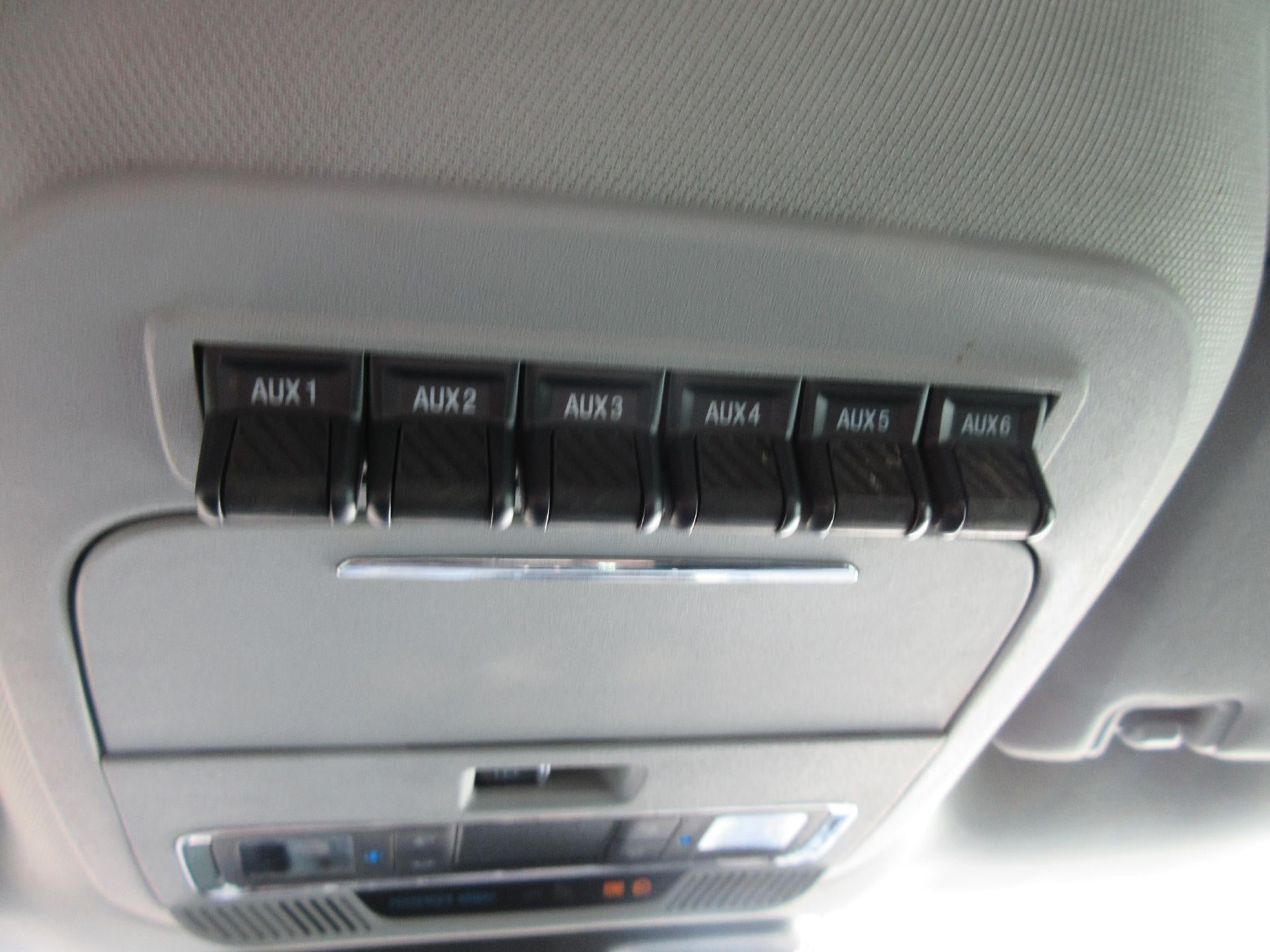 2024 Ford Super Duty F-350 DRW LARIAT 4WD Crew Cab 8' Box