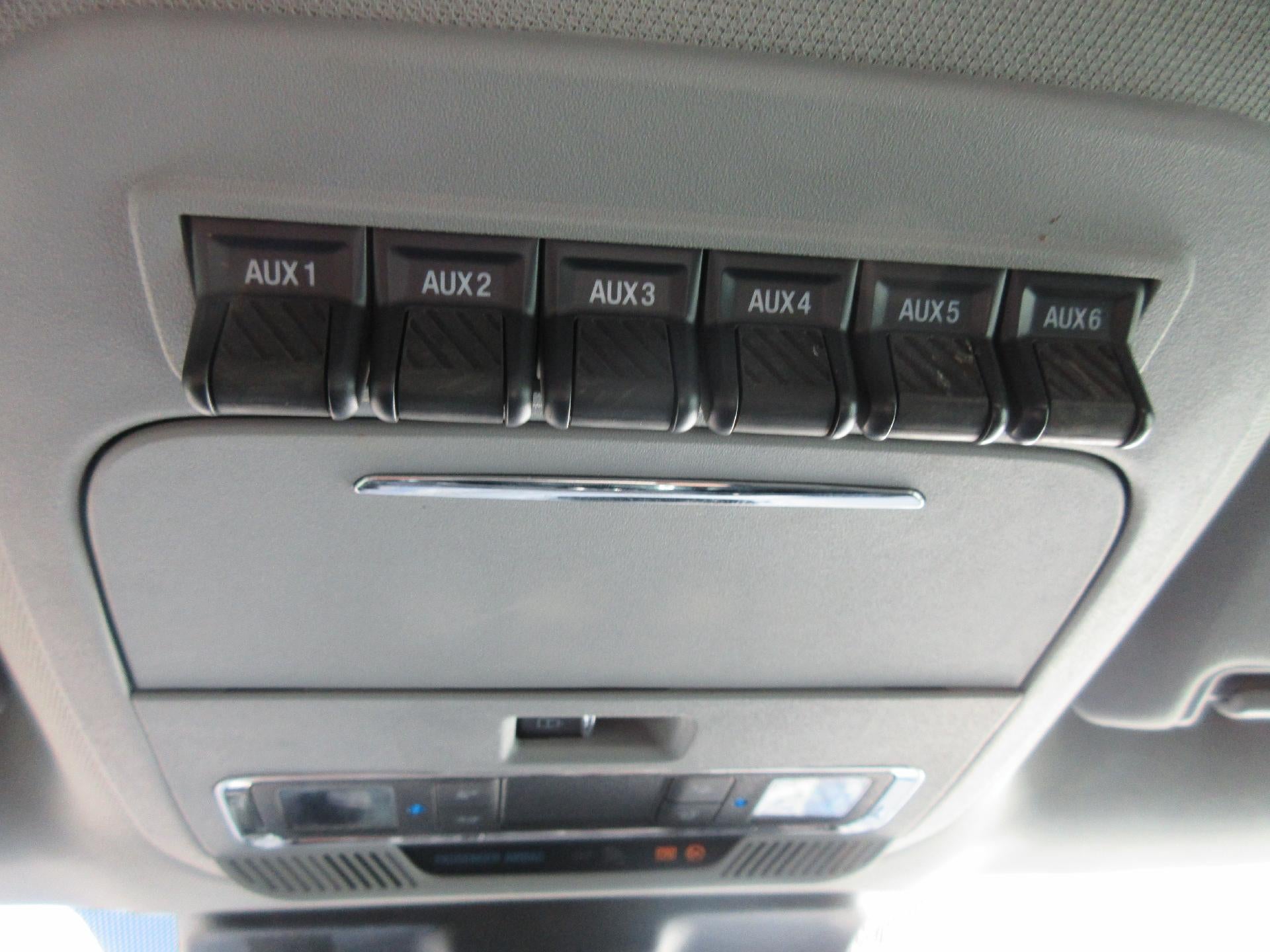 2024 Ford Super Duty F-350 DRW LARIAT 4WD Crew Cab 8' Box