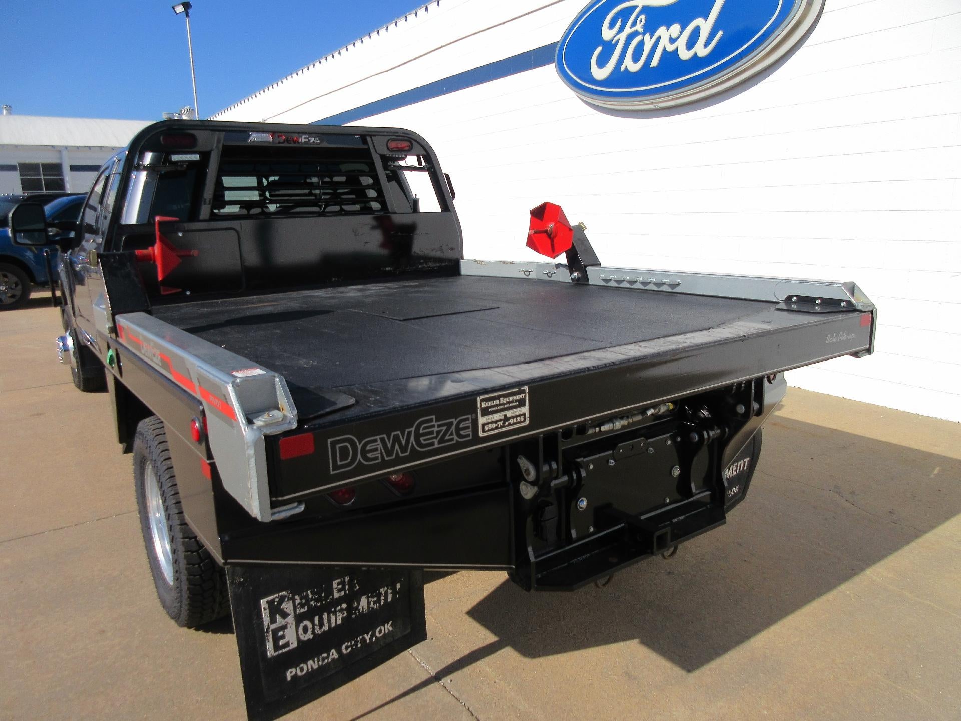 2024 Ford Super Duty F-350 DRW LARIAT 4WD Crew Cab 8' Box