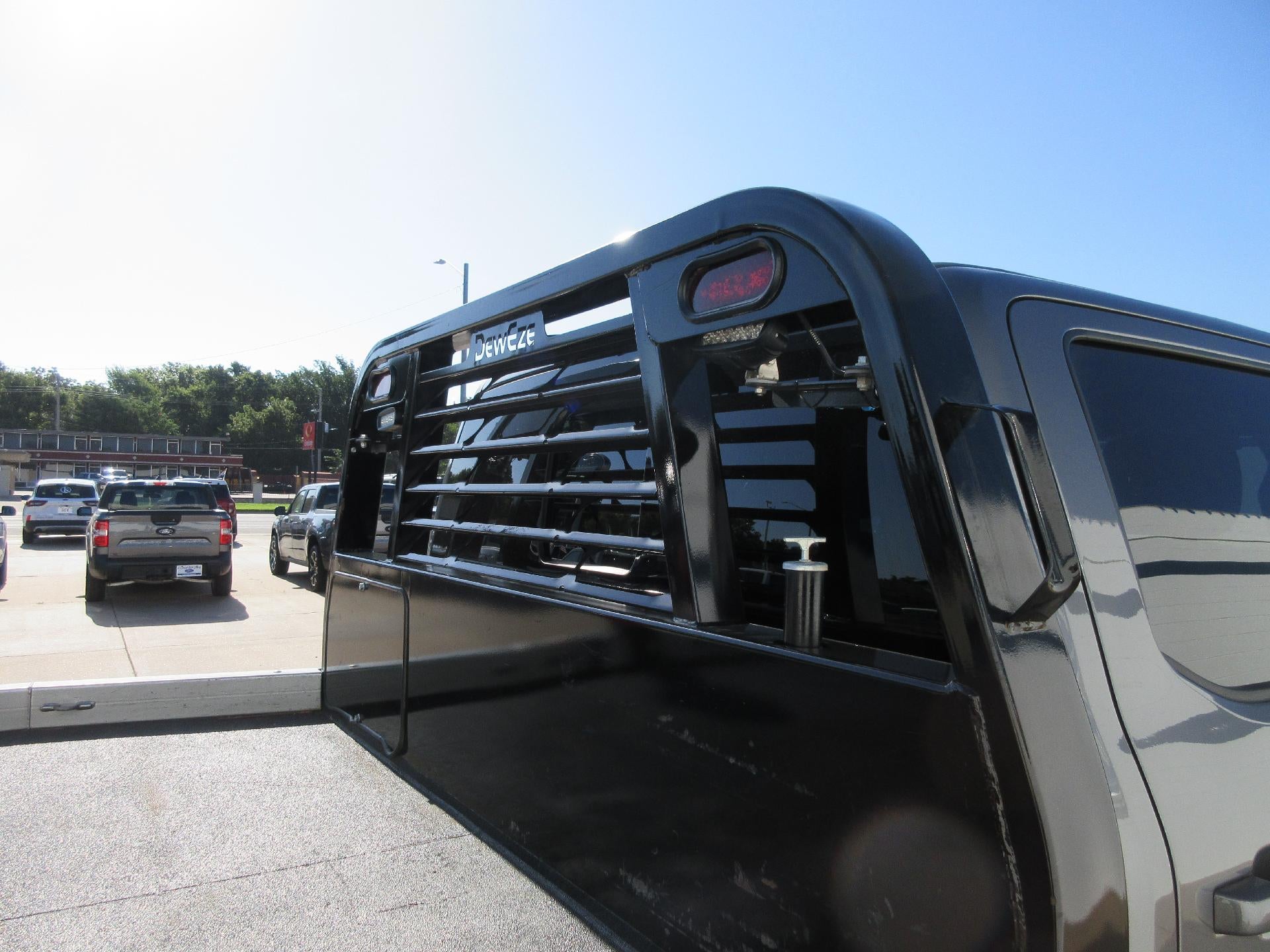2024 Ford Super Duty F-350 DRW LARIAT 4WD Crew Cab 8' Box