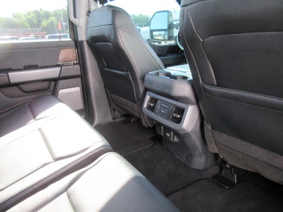 2024 Ford Super Duty F-350 DRW LARIAT 4WD Crew Cab 8' Box