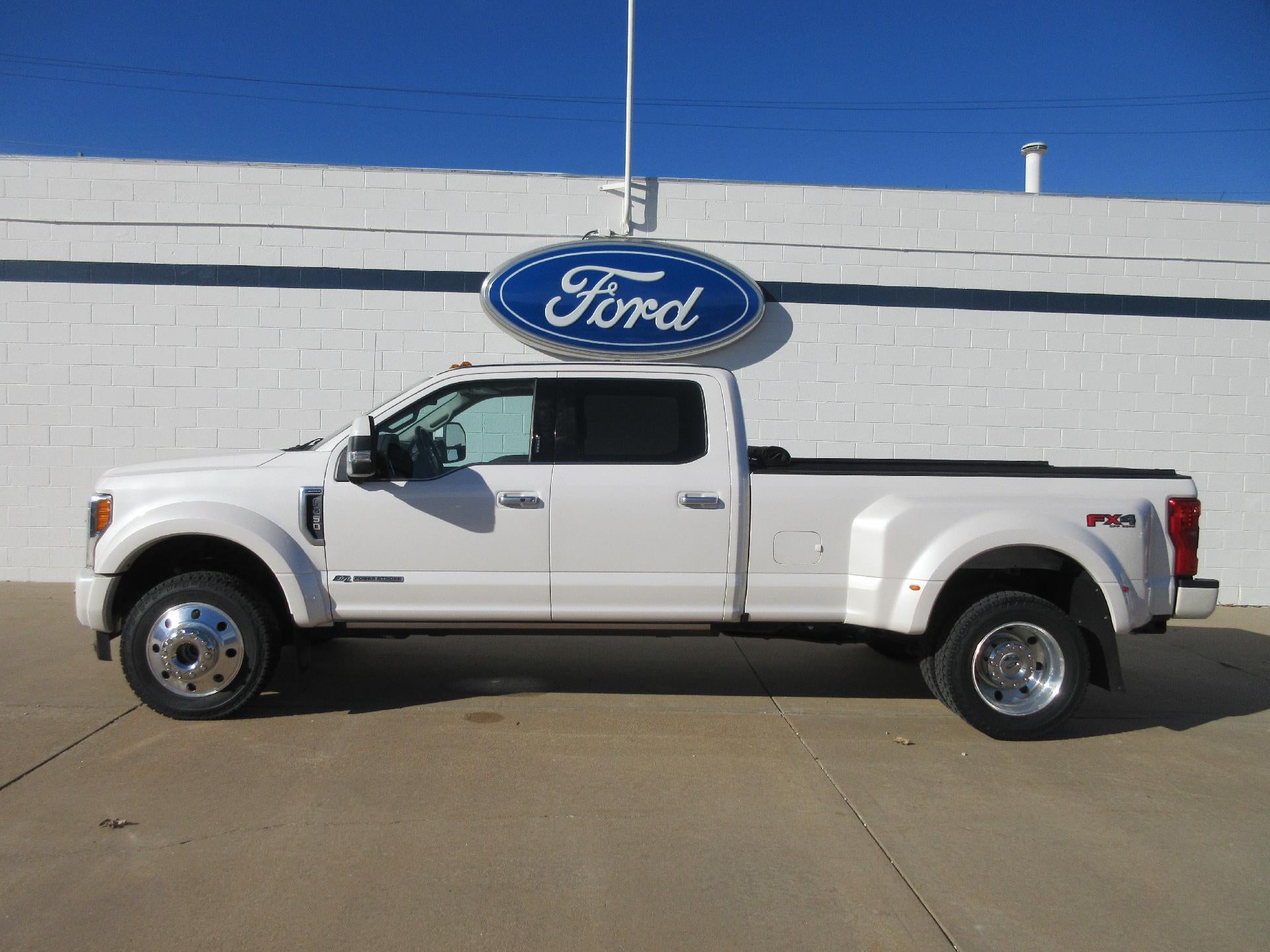 2018 Ford Super Duty F-450 DRW Limited 4WD Crew Cab 8' Box