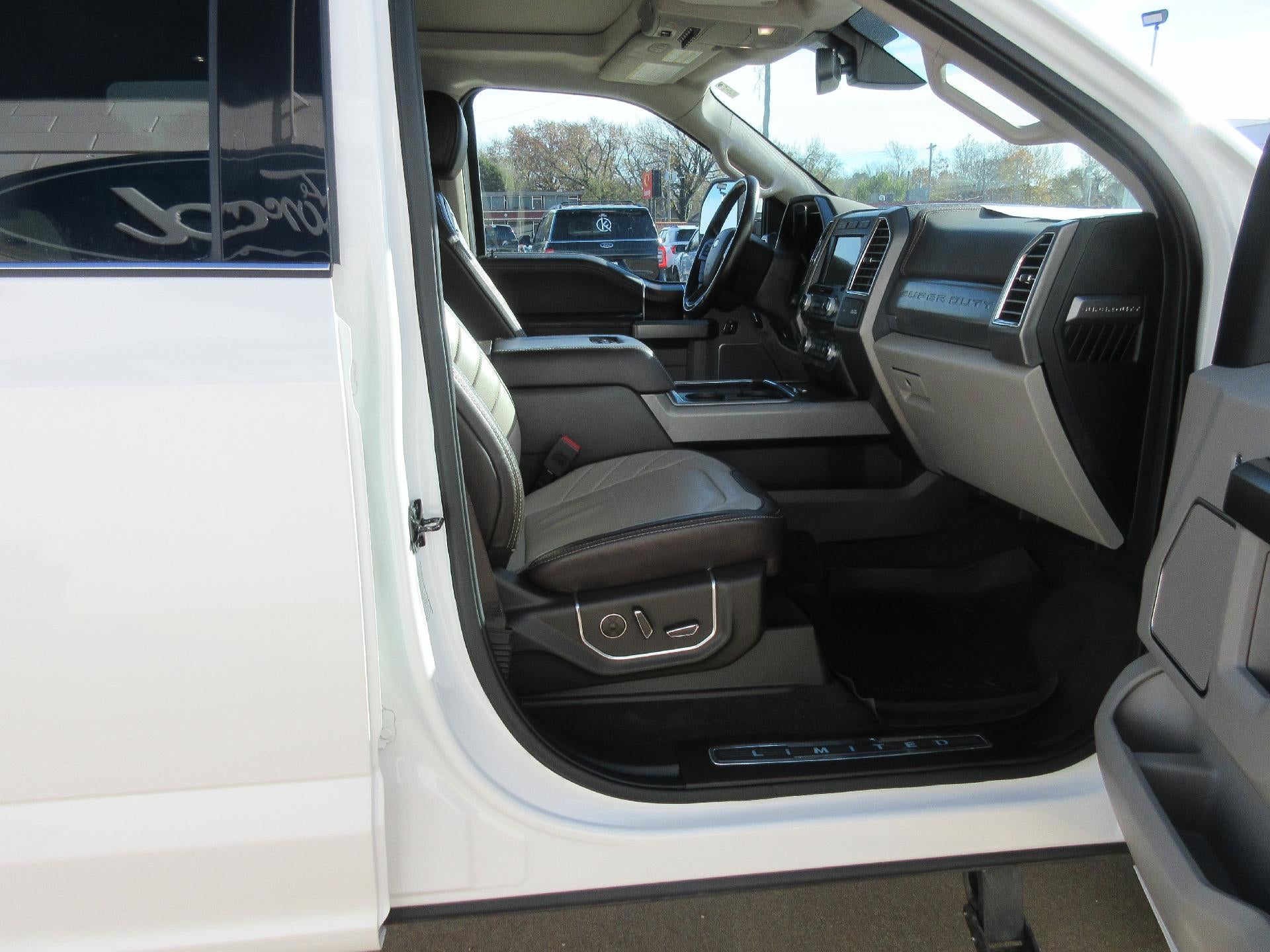 2018 Ford Super Duty F-450 DRW Limited 4WD Crew Cab 8' Box