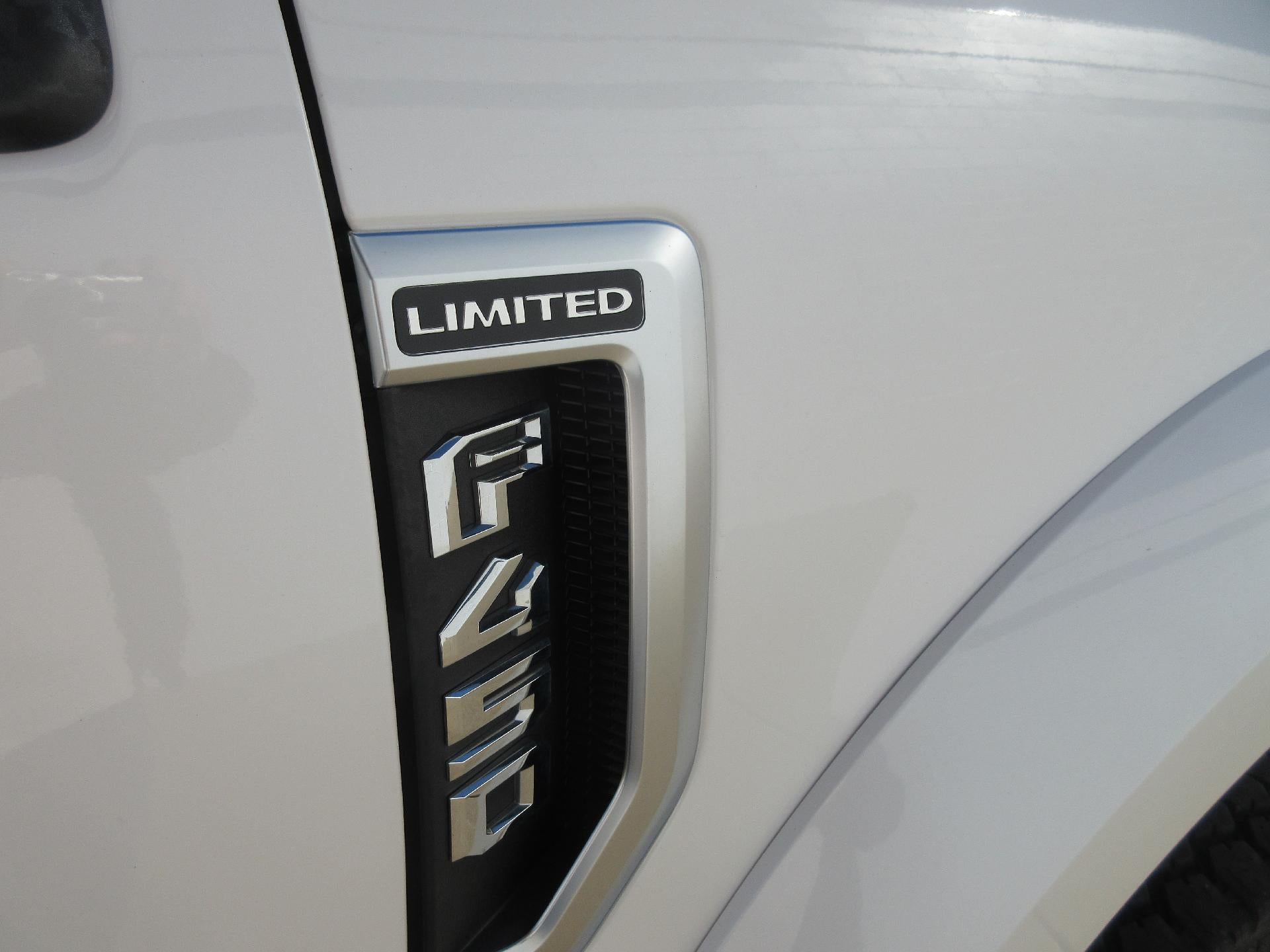 2018 Ford Super Duty F-450 DRW Limited 4WD Crew Cab 8' Box