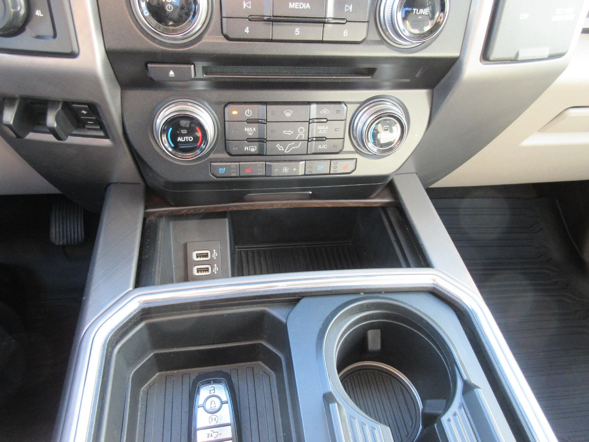 2018 Ford Super Duty F-450 DRW Limited 4WD Crew Cab 8' Box